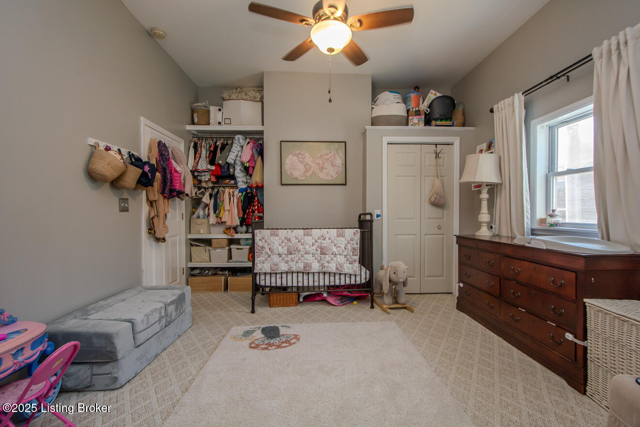 1055 Mary St