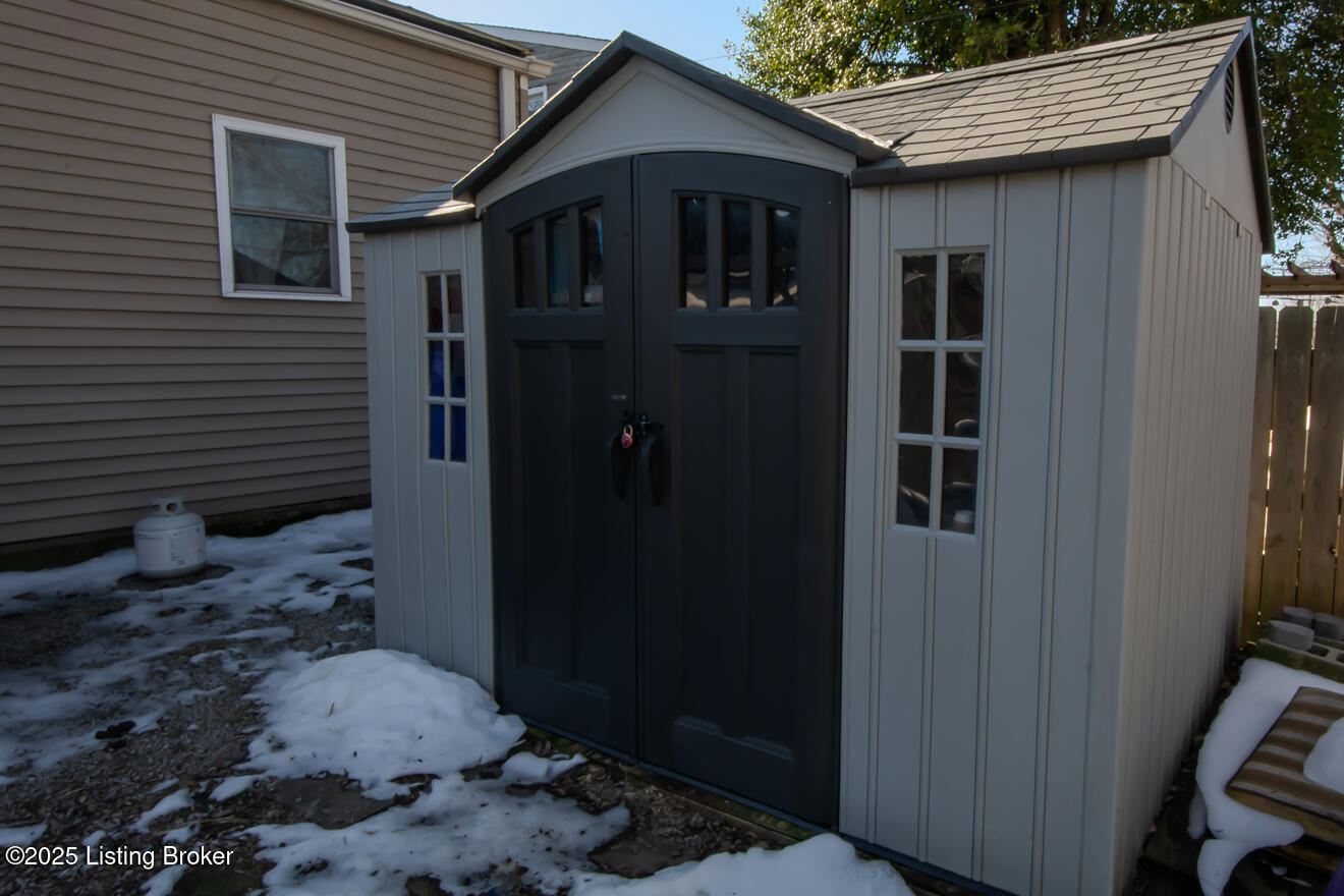 1055 Mary St
