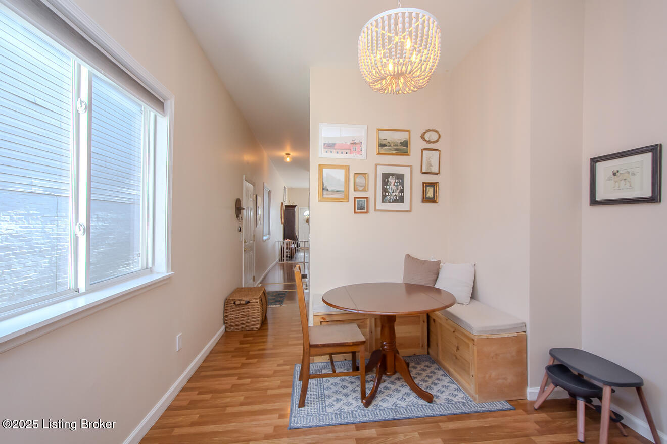 1055 Mary St