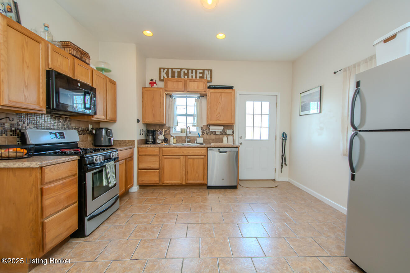 1055 Mary St