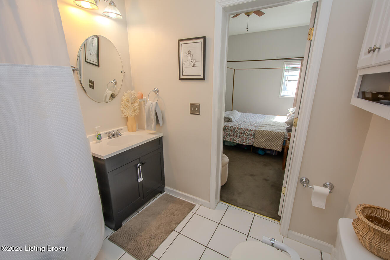 1055 Mary St
