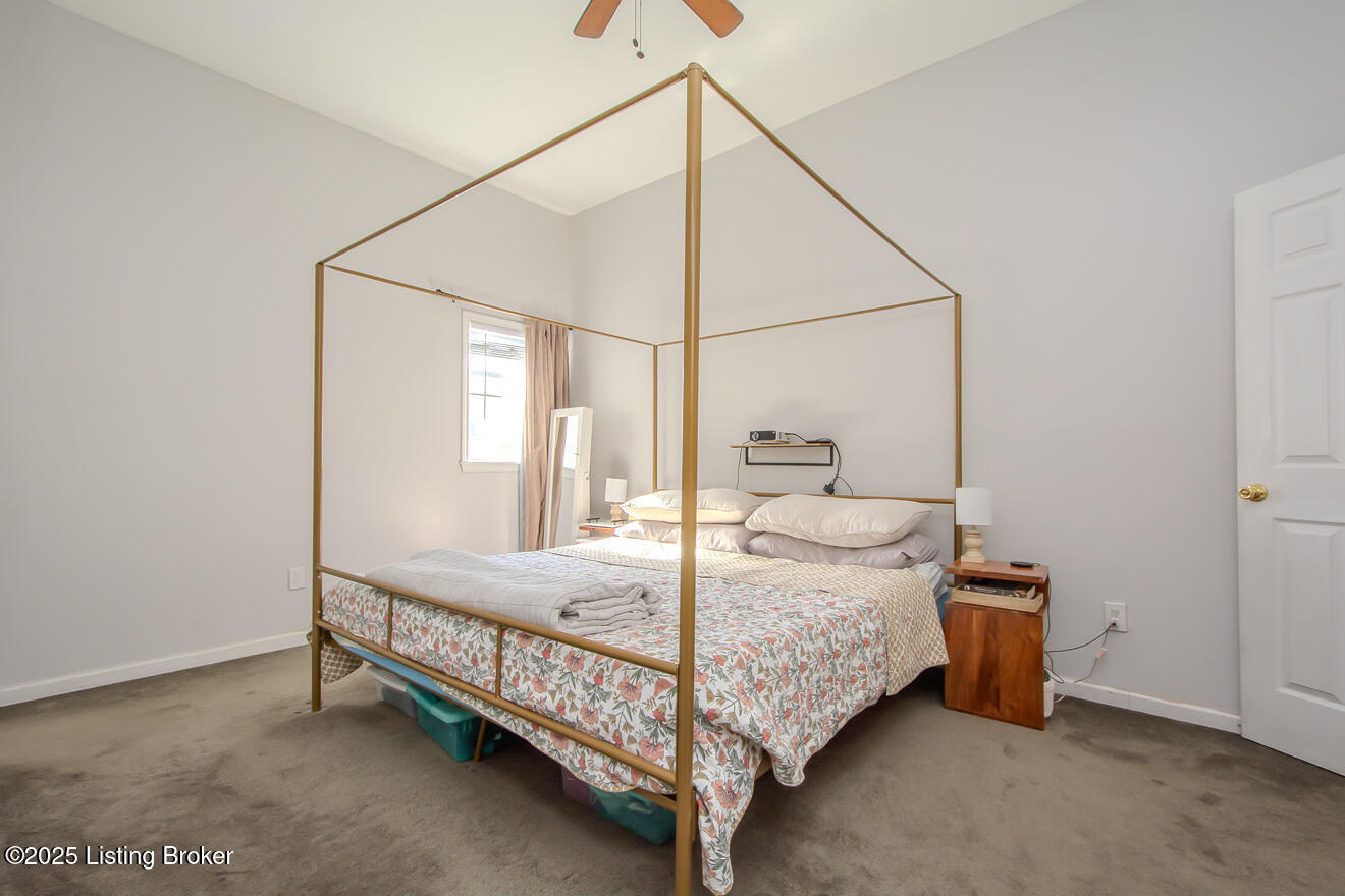 1055 Mary St