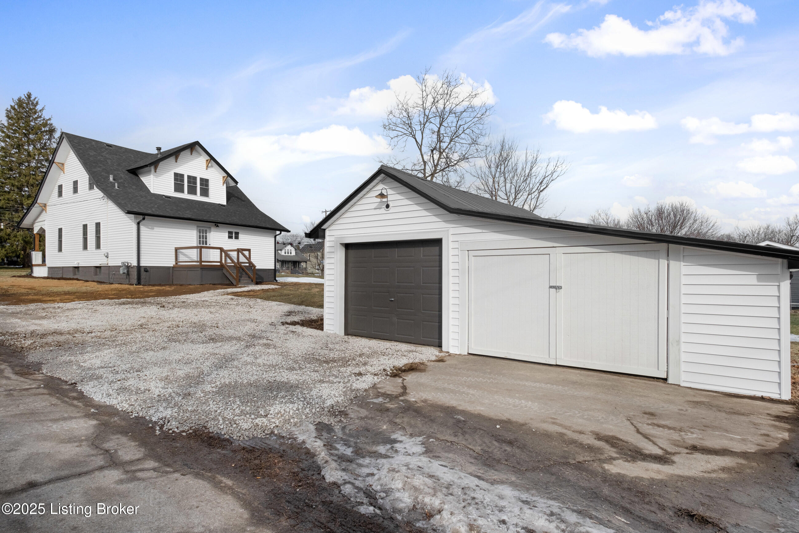 4496 N Main St