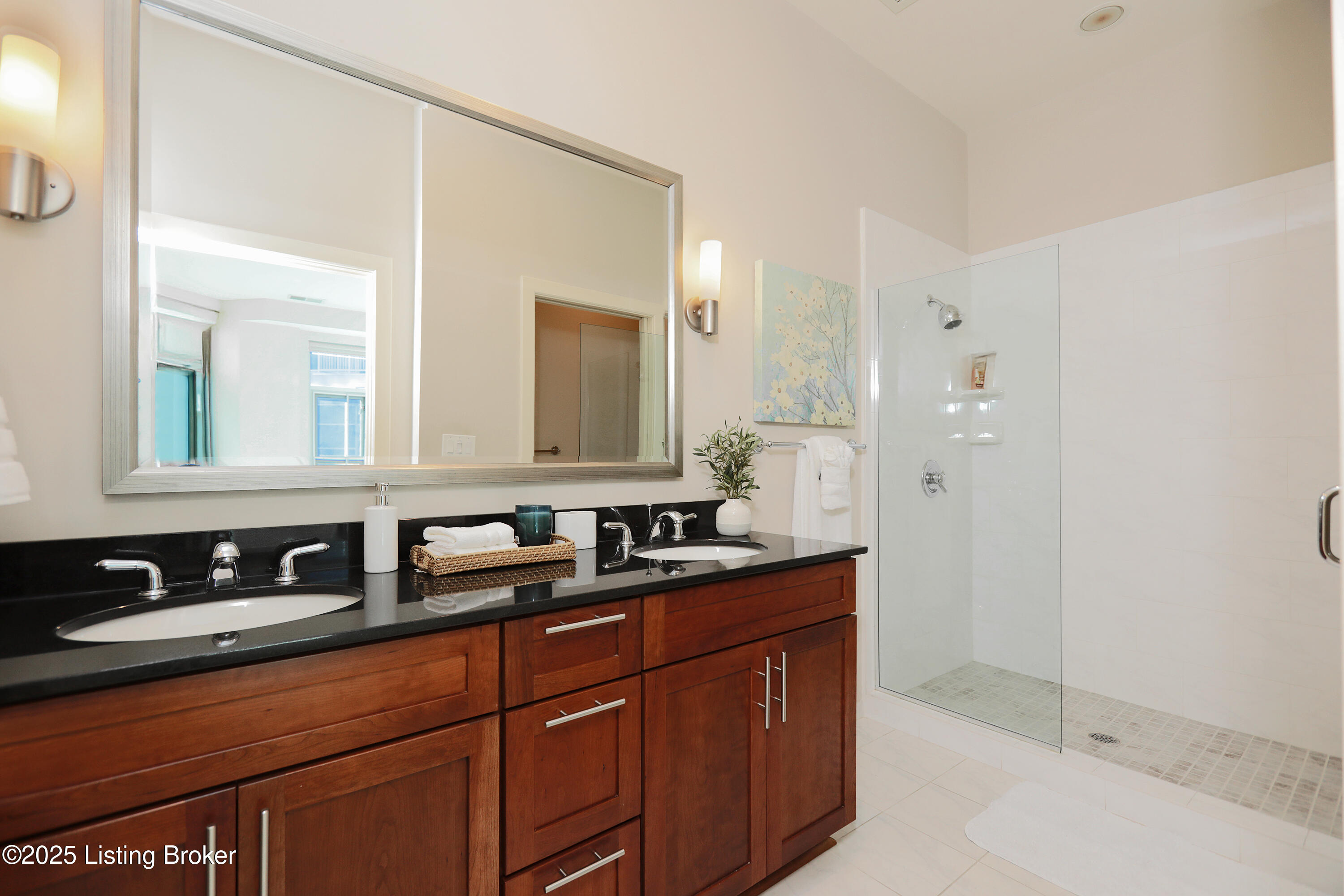 324 E Main St 227
