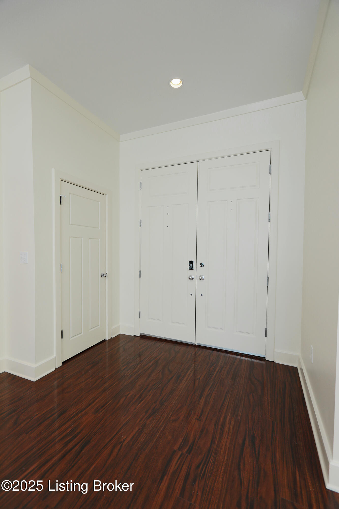 324 E Main St 227