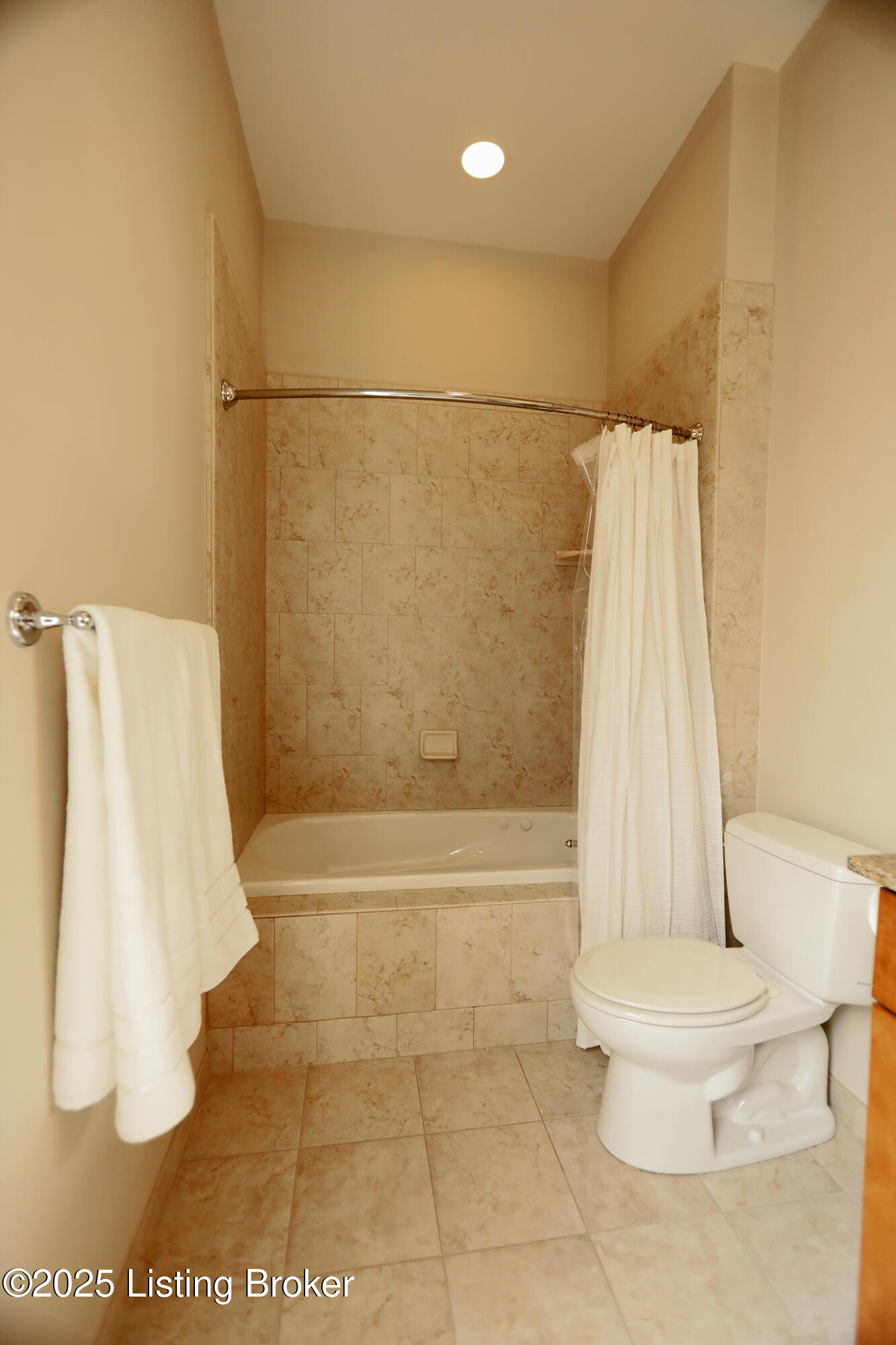 324 E Main St 227