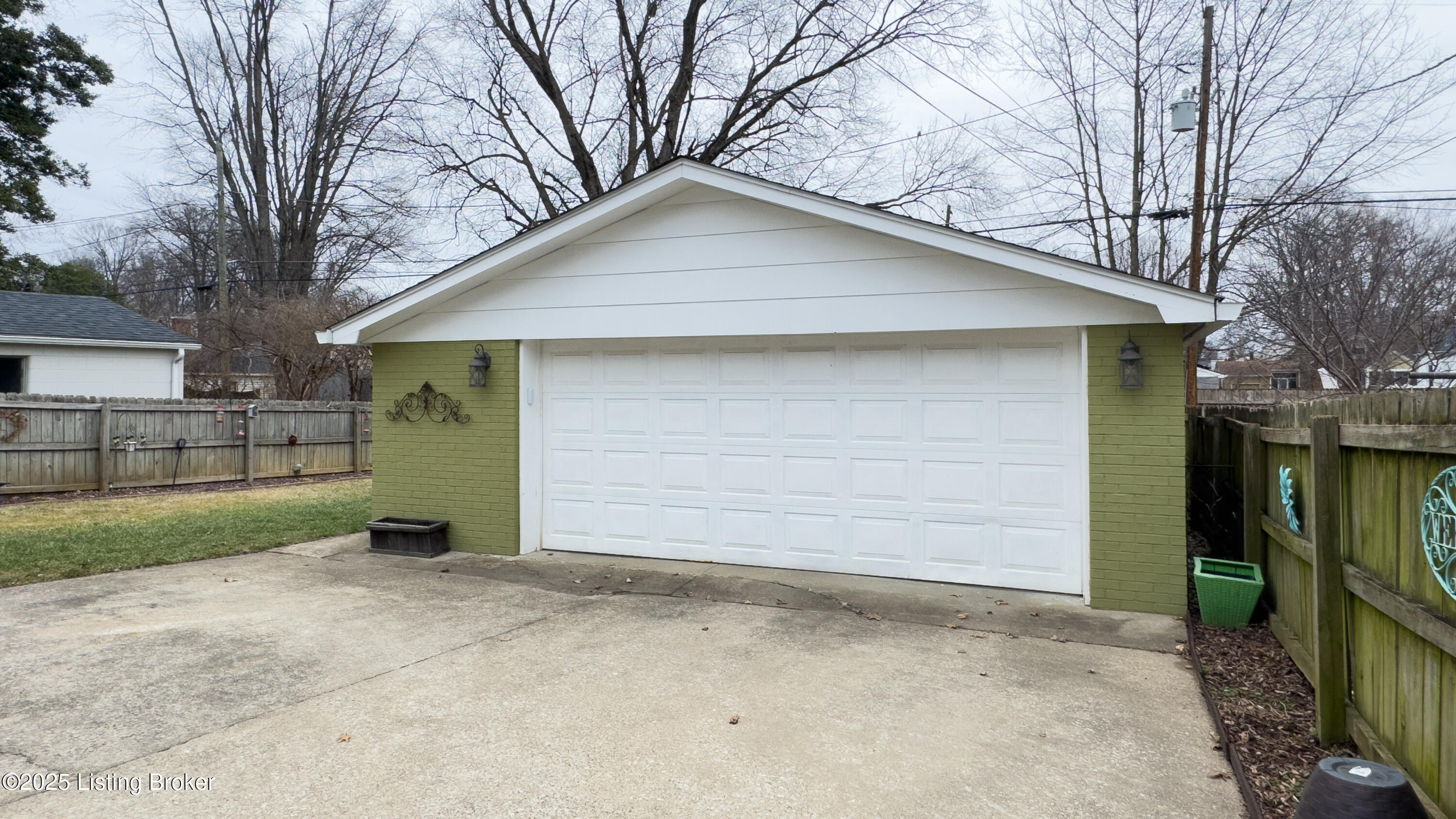 305 Merriman Rd