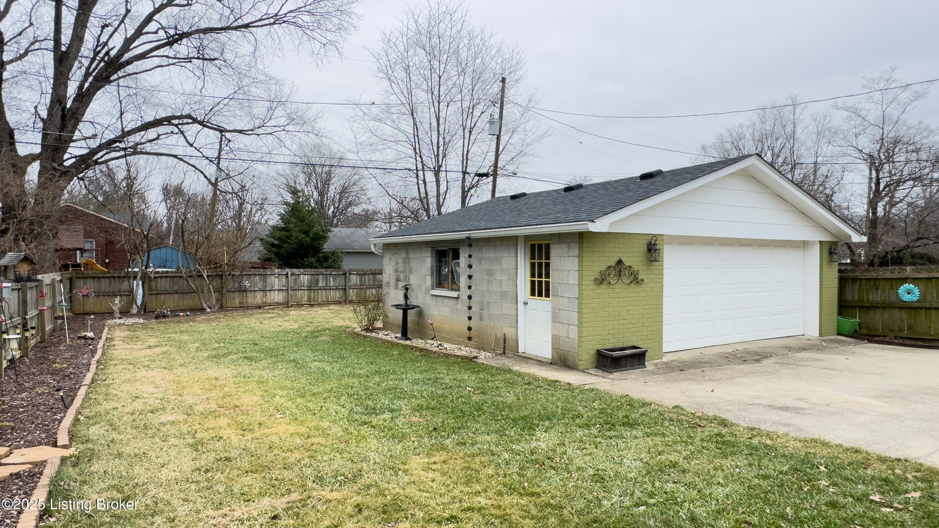 305 Merriman Rd
