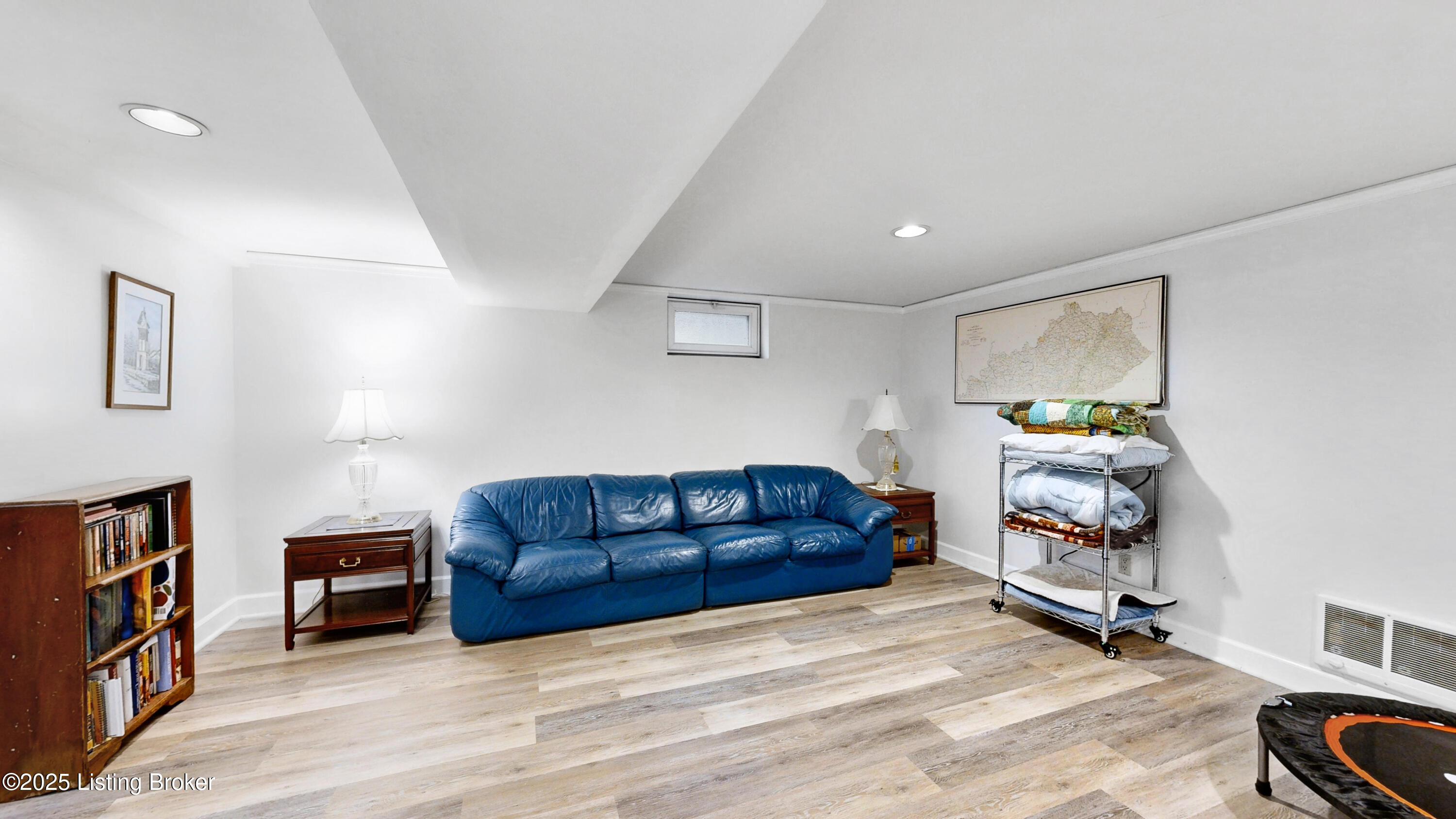 305 Merriman Rd