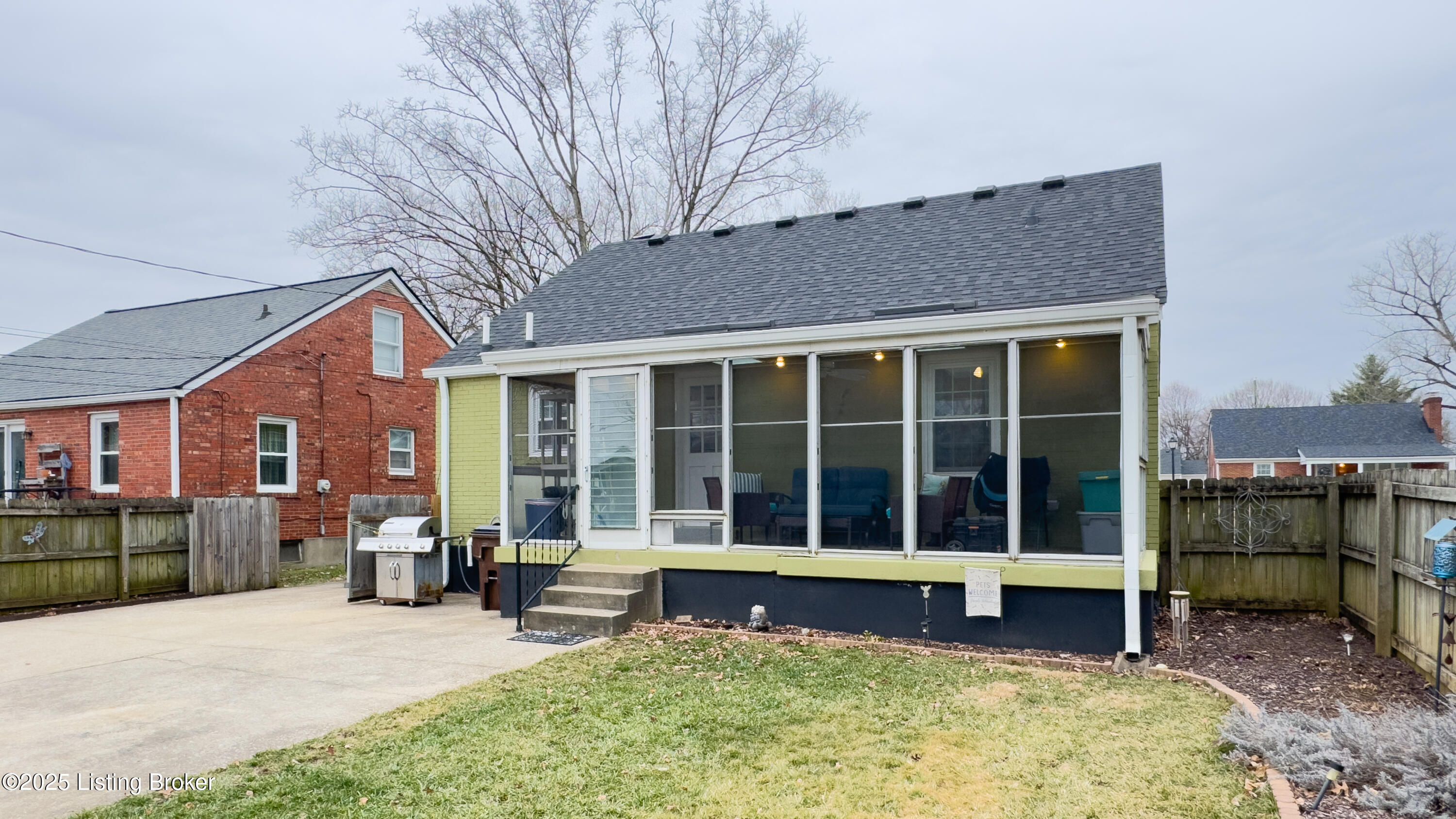 305 Merriman Rd