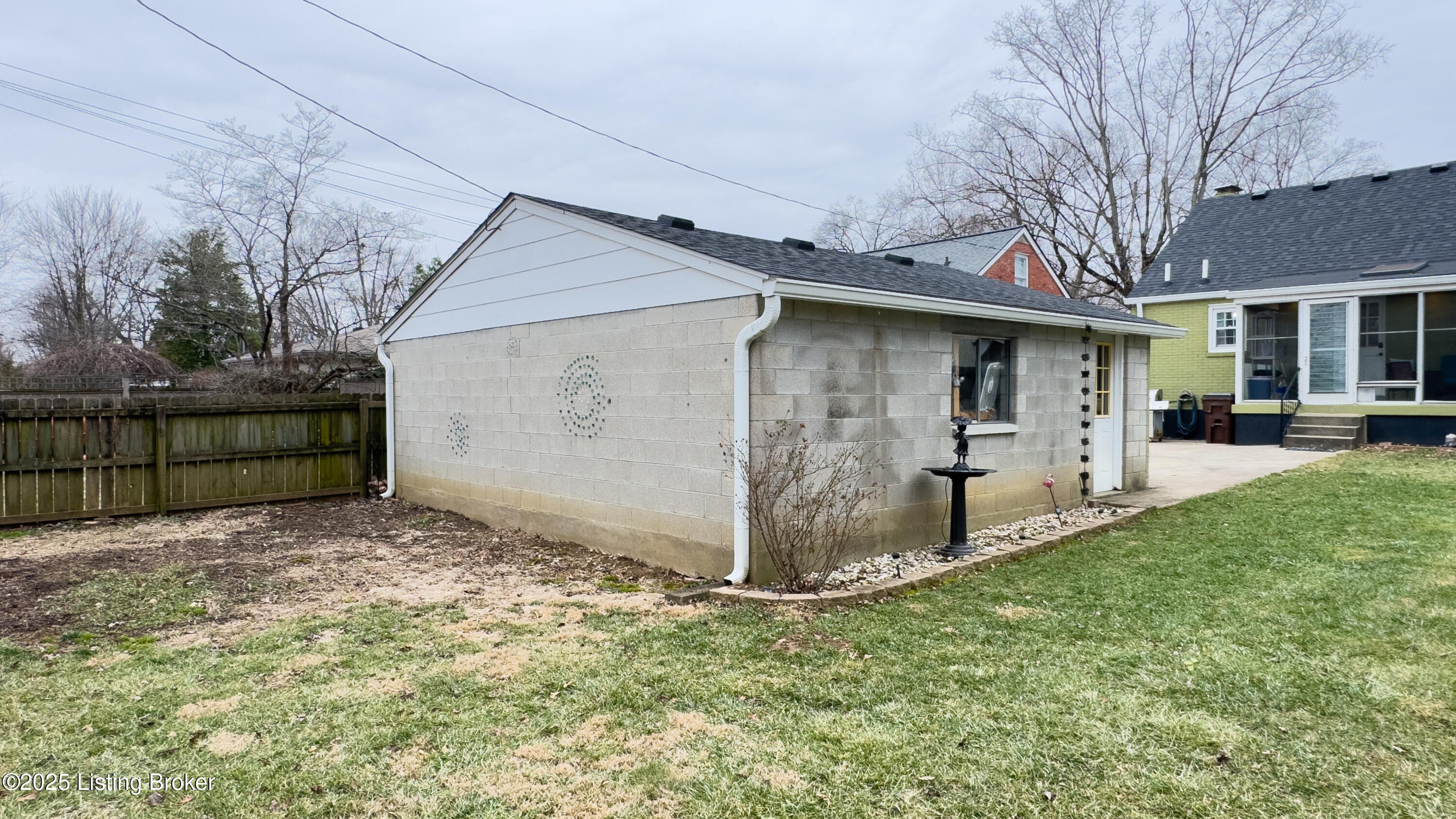 305 Merriman Rd