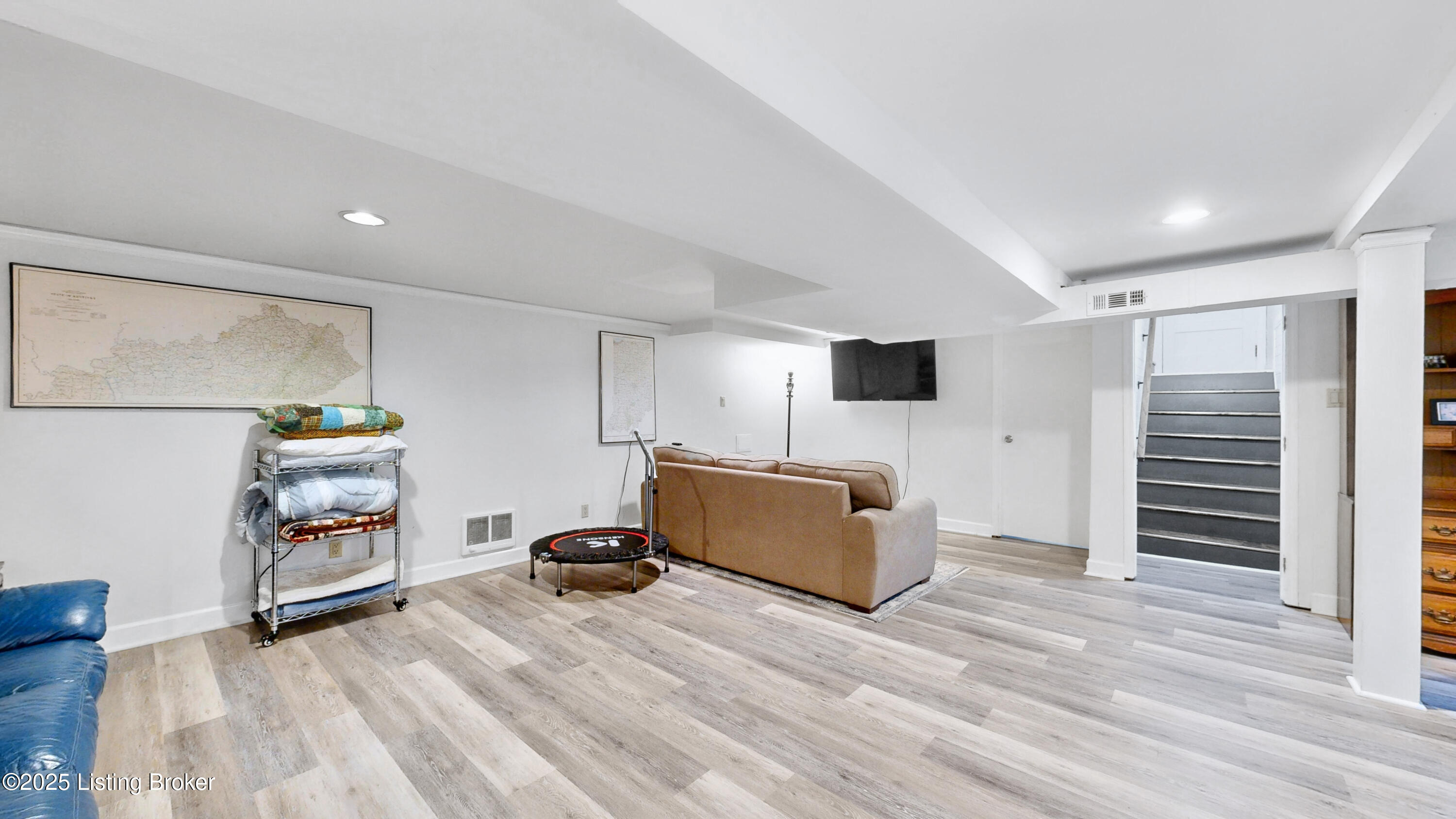 305 Merriman Rd