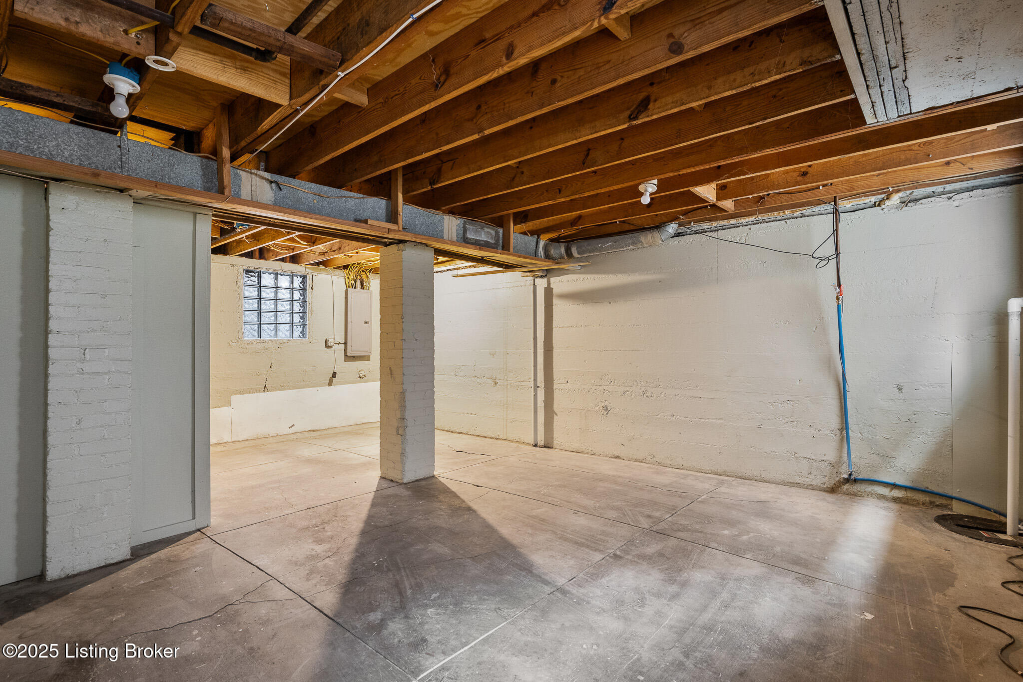 420 E Oak St