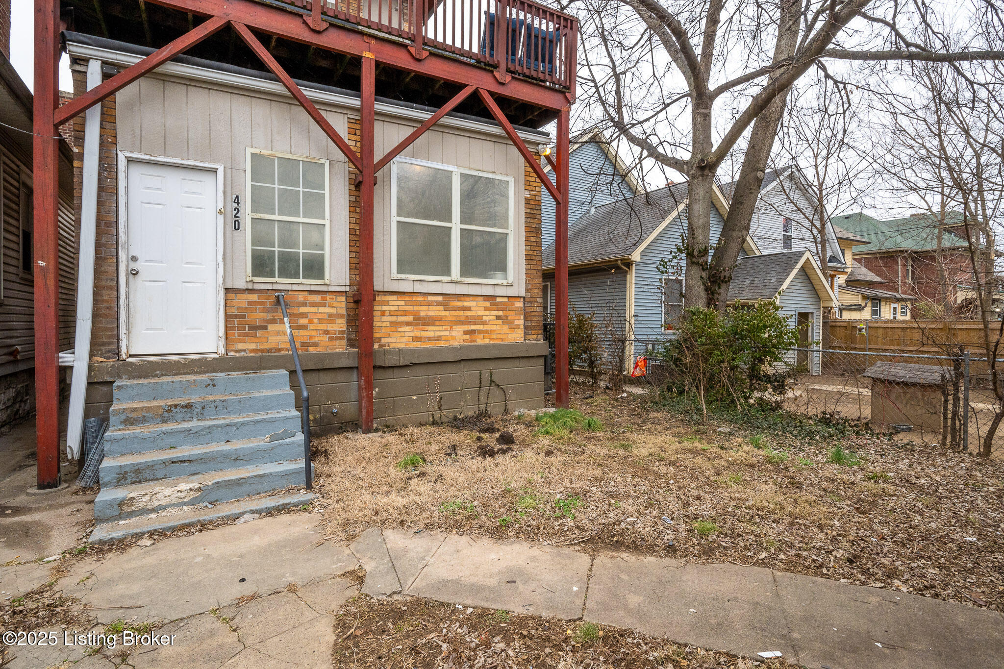 420 E Oak St