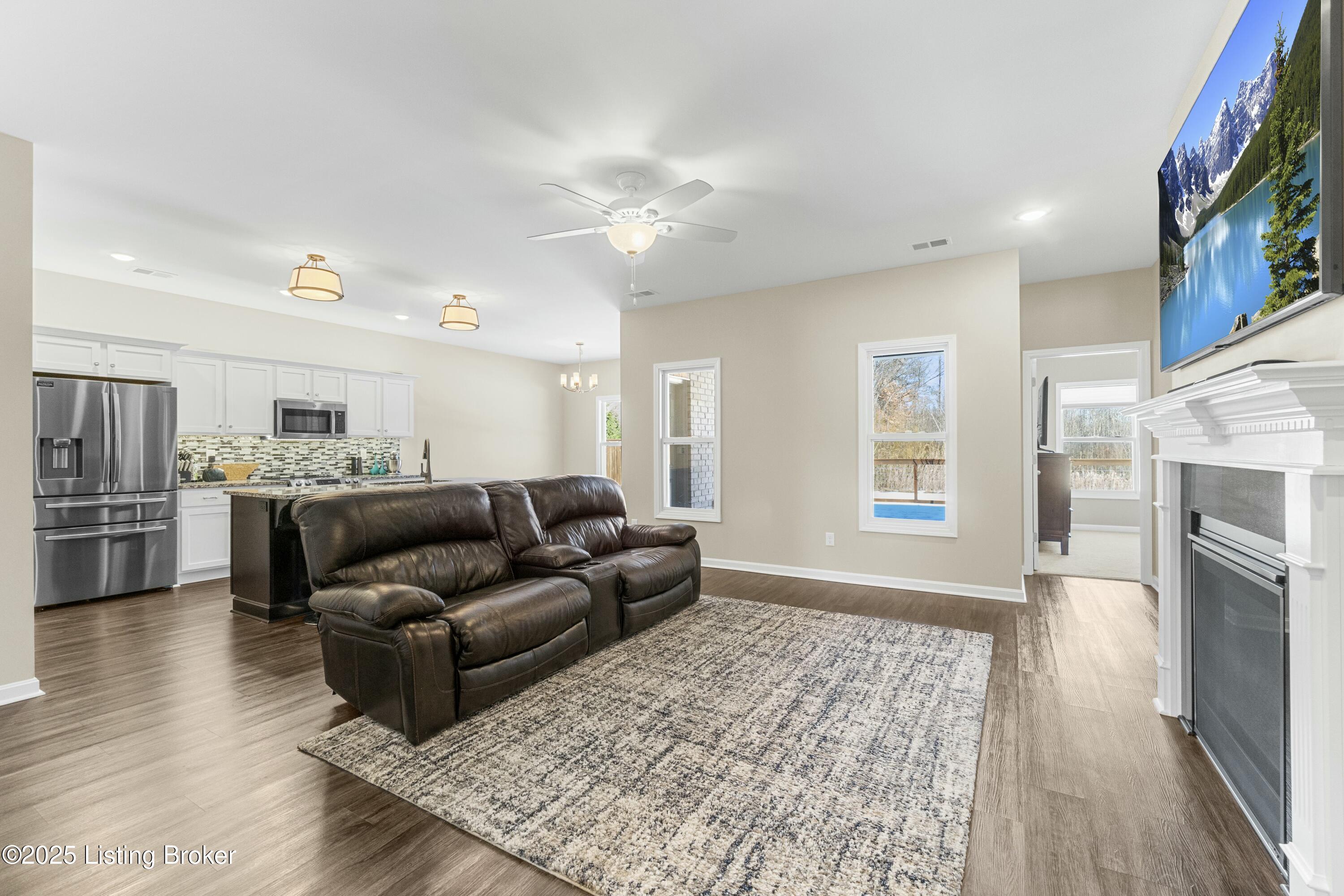 1431 Parkridge Pkwy