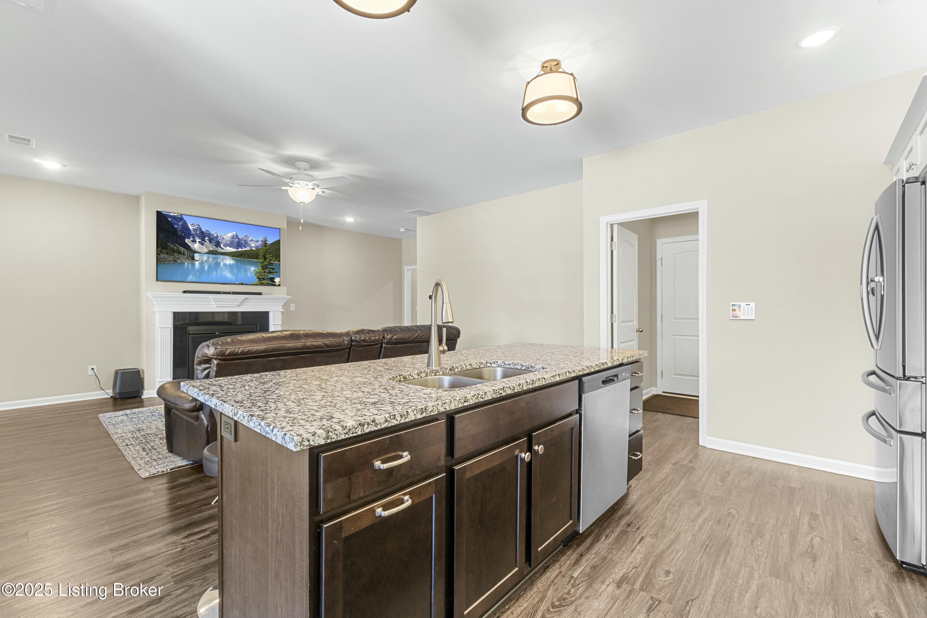 1431 Parkridge Pkwy