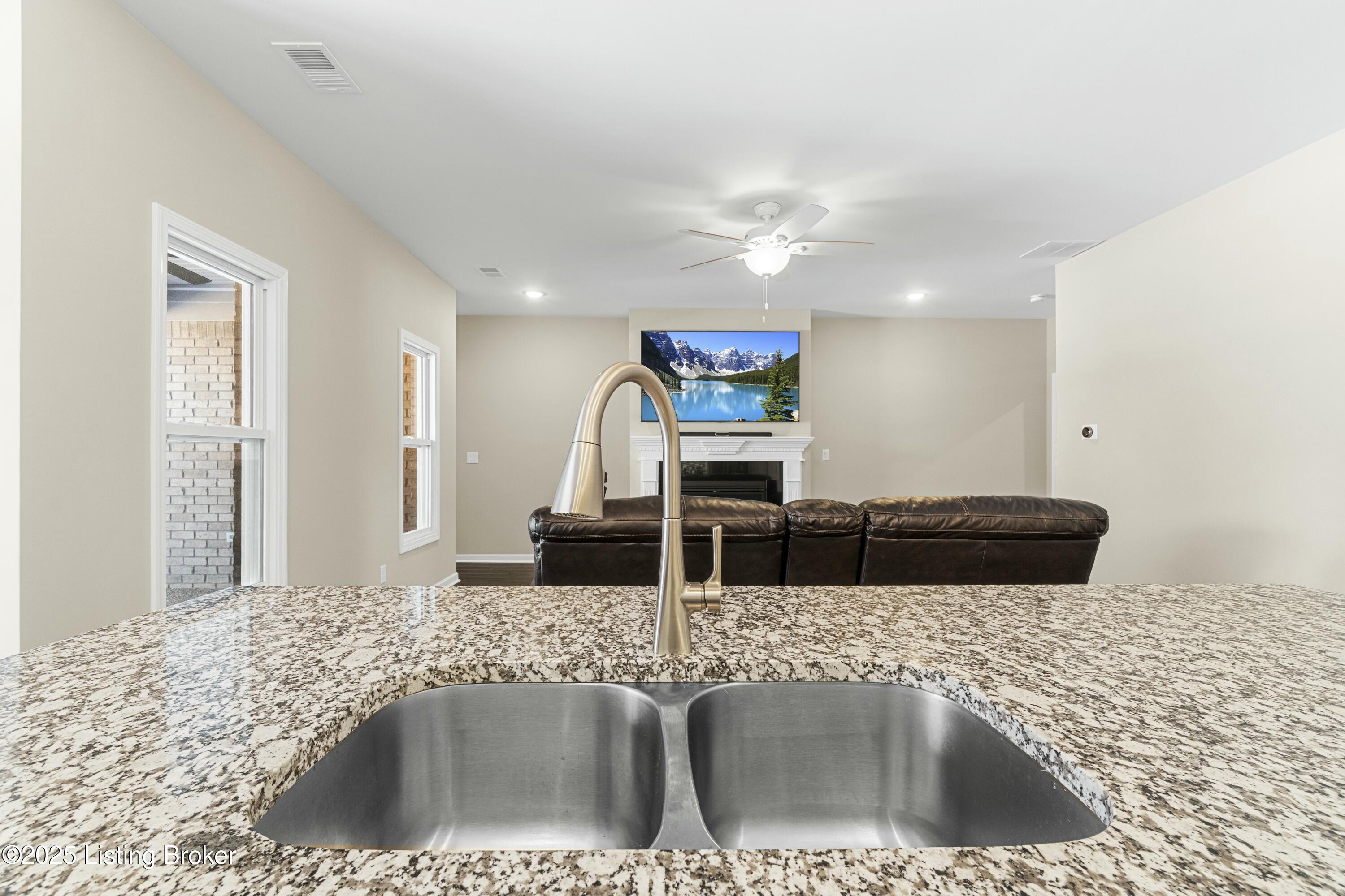 1431 Parkridge Pkwy