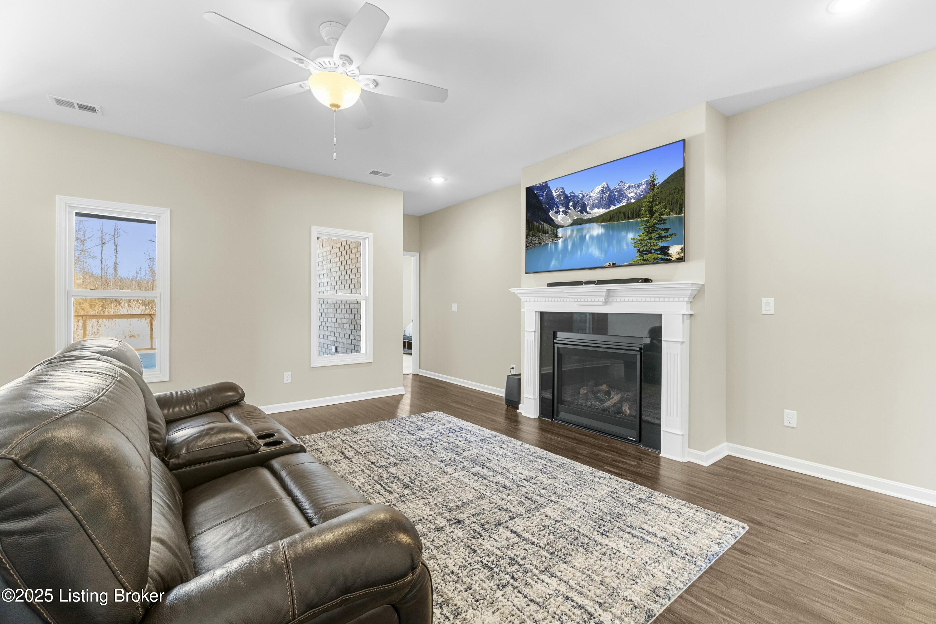 1431 Parkridge Pkwy