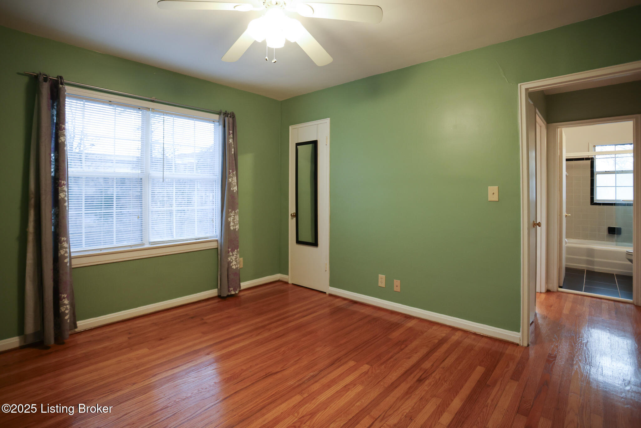 114 Crescent Ave D4