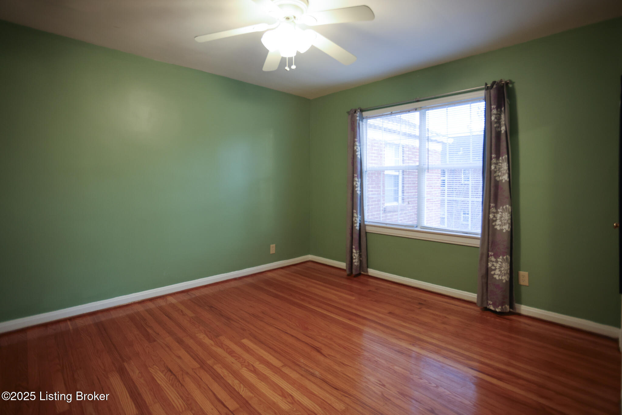 114 Crescent Ave D4