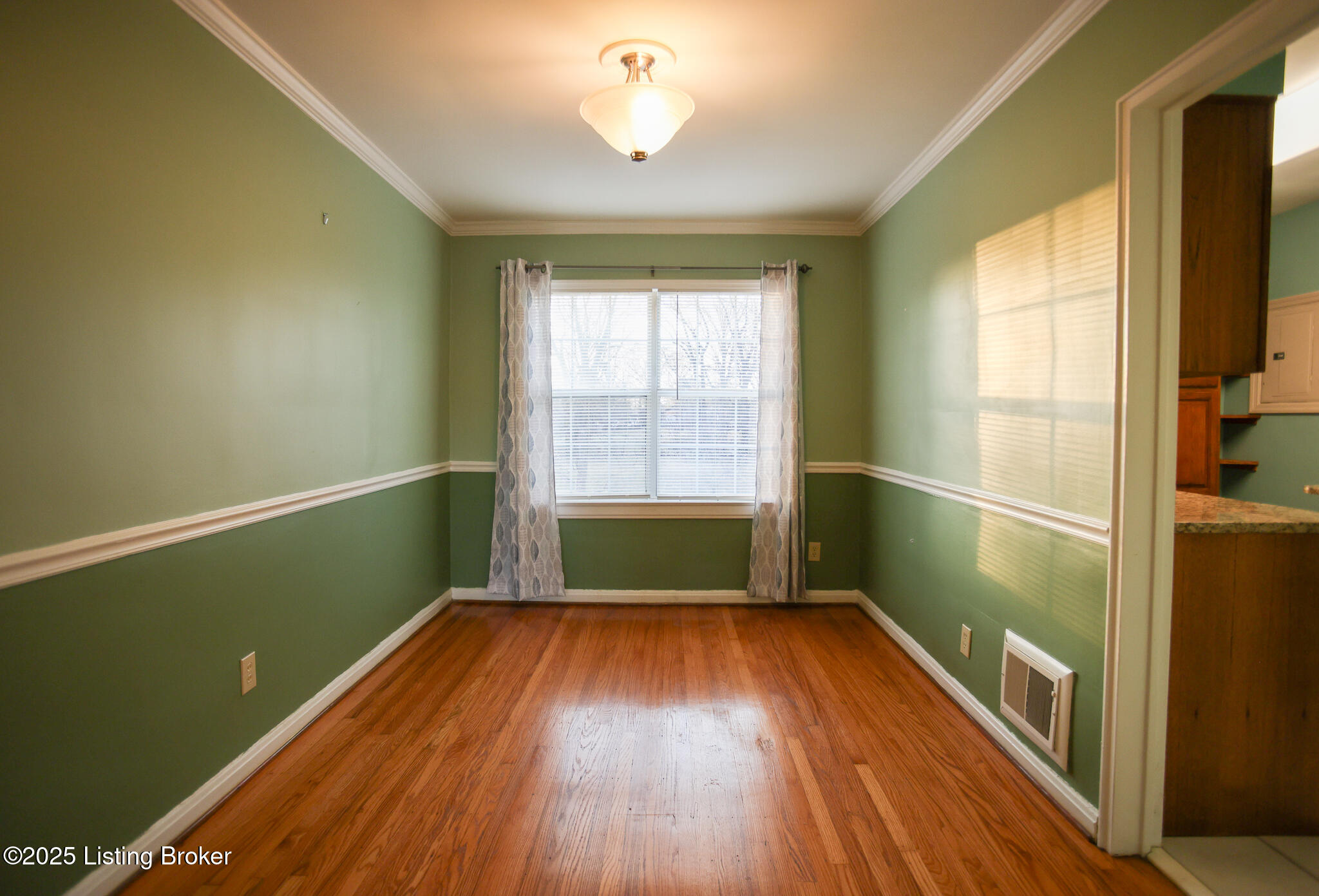 114 Crescent Ave D4