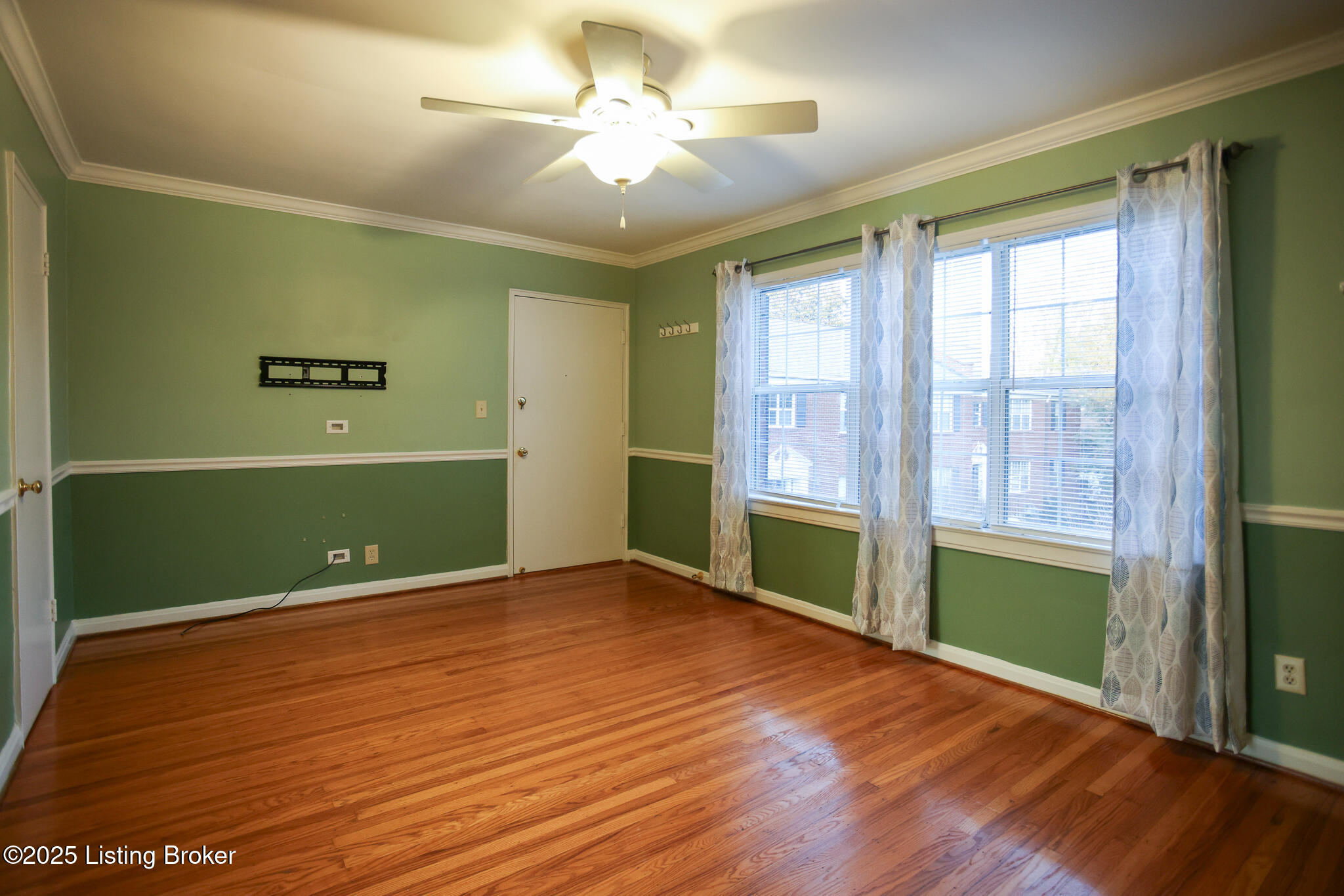 114 Crescent Ave D4