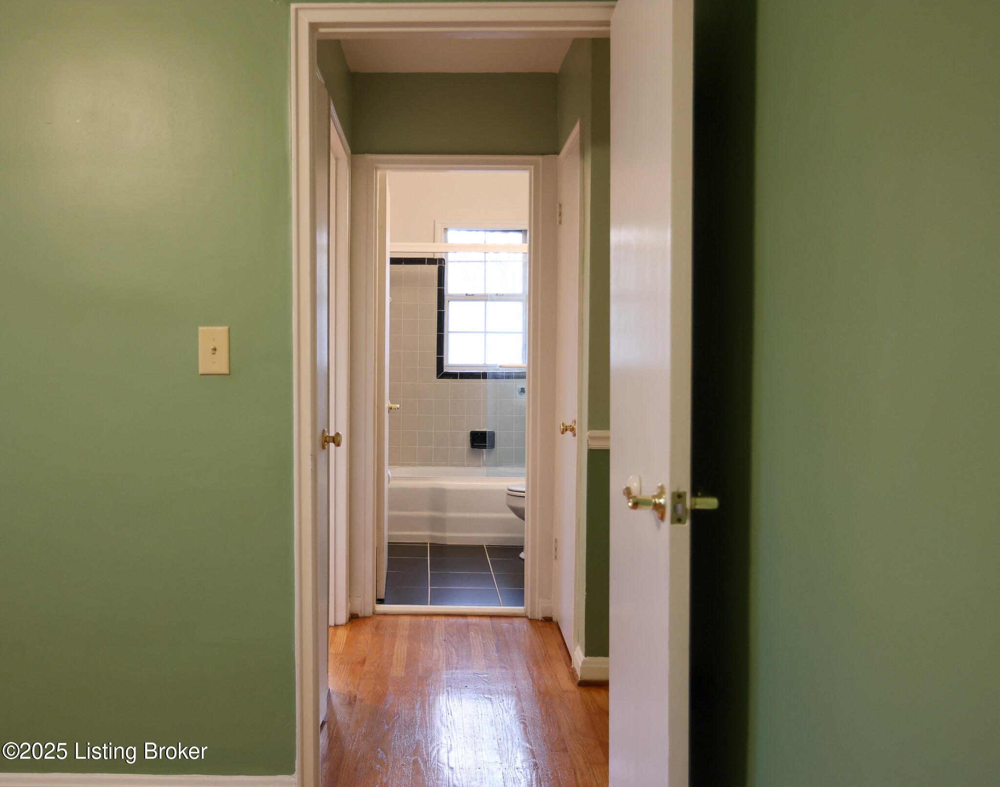 114 Crescent Ave D4