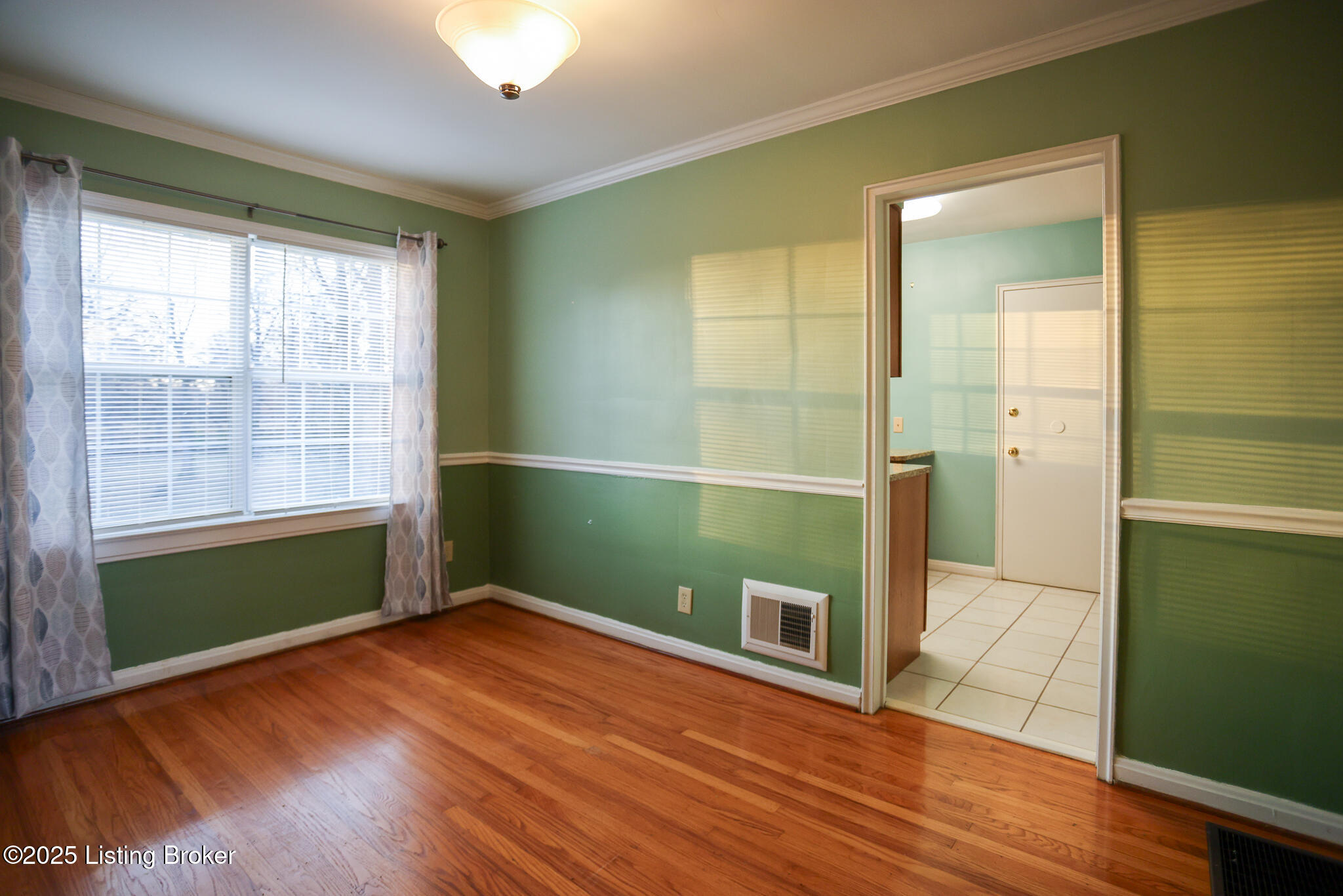 114 Crescent Ave D4