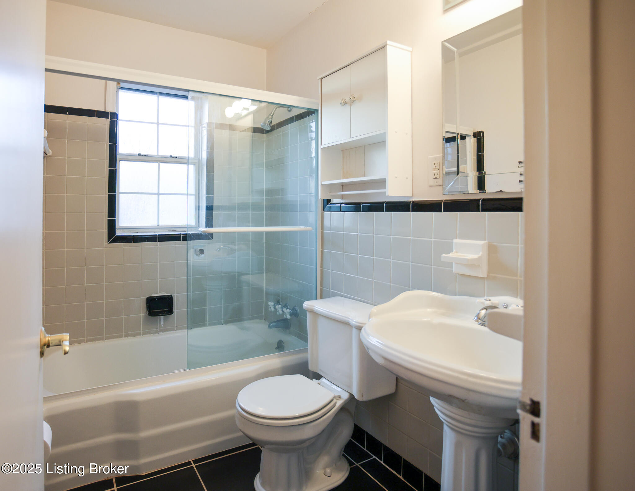 114 Crescent Ave D4