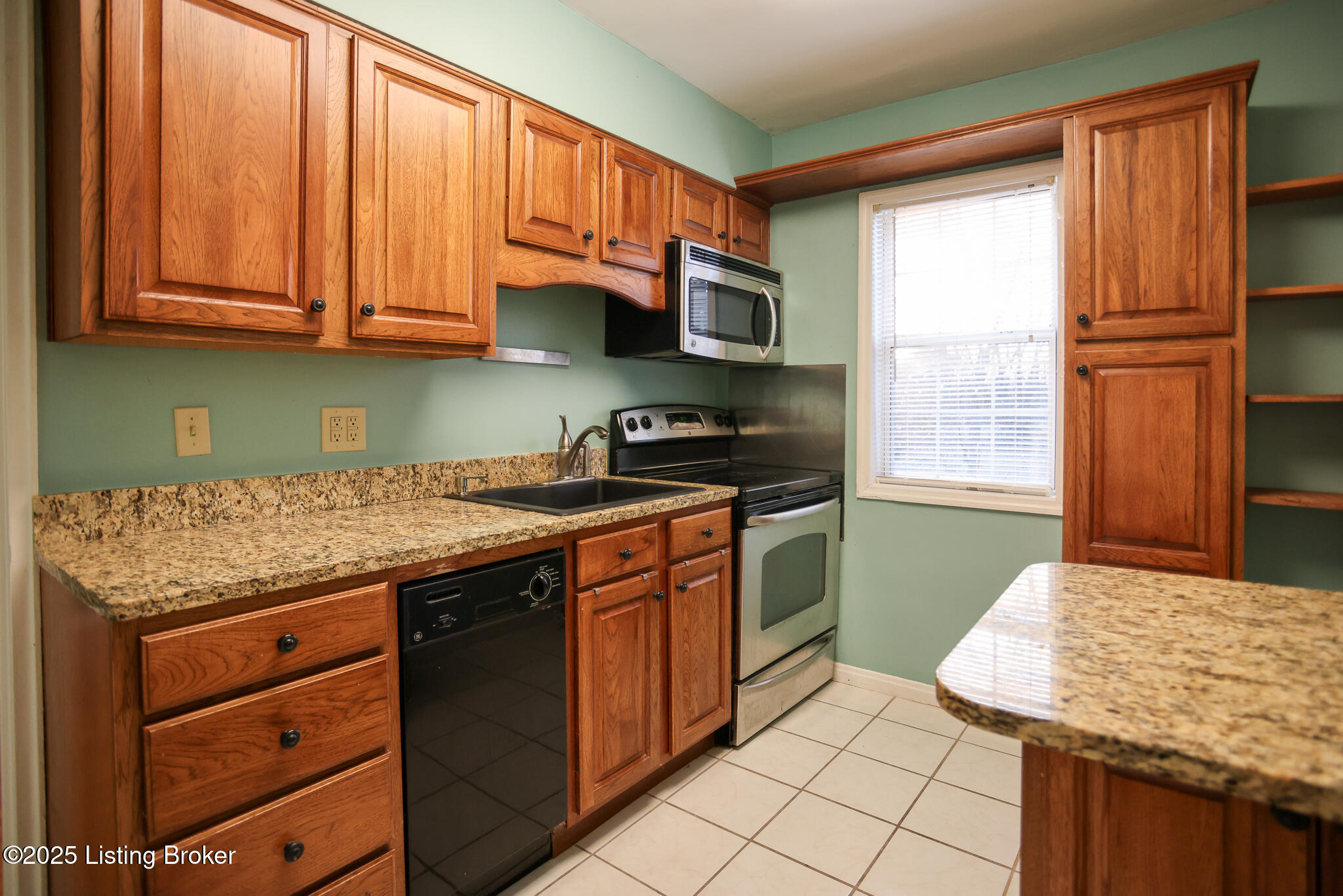 114 Crescent Ave D4