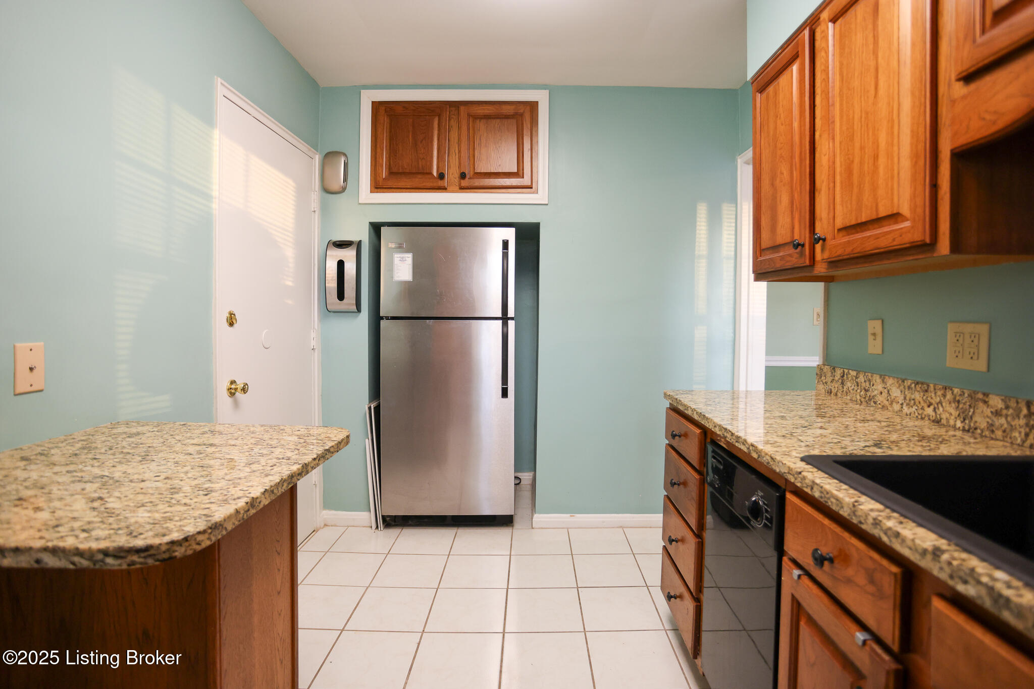 114 Crescent Ave D4