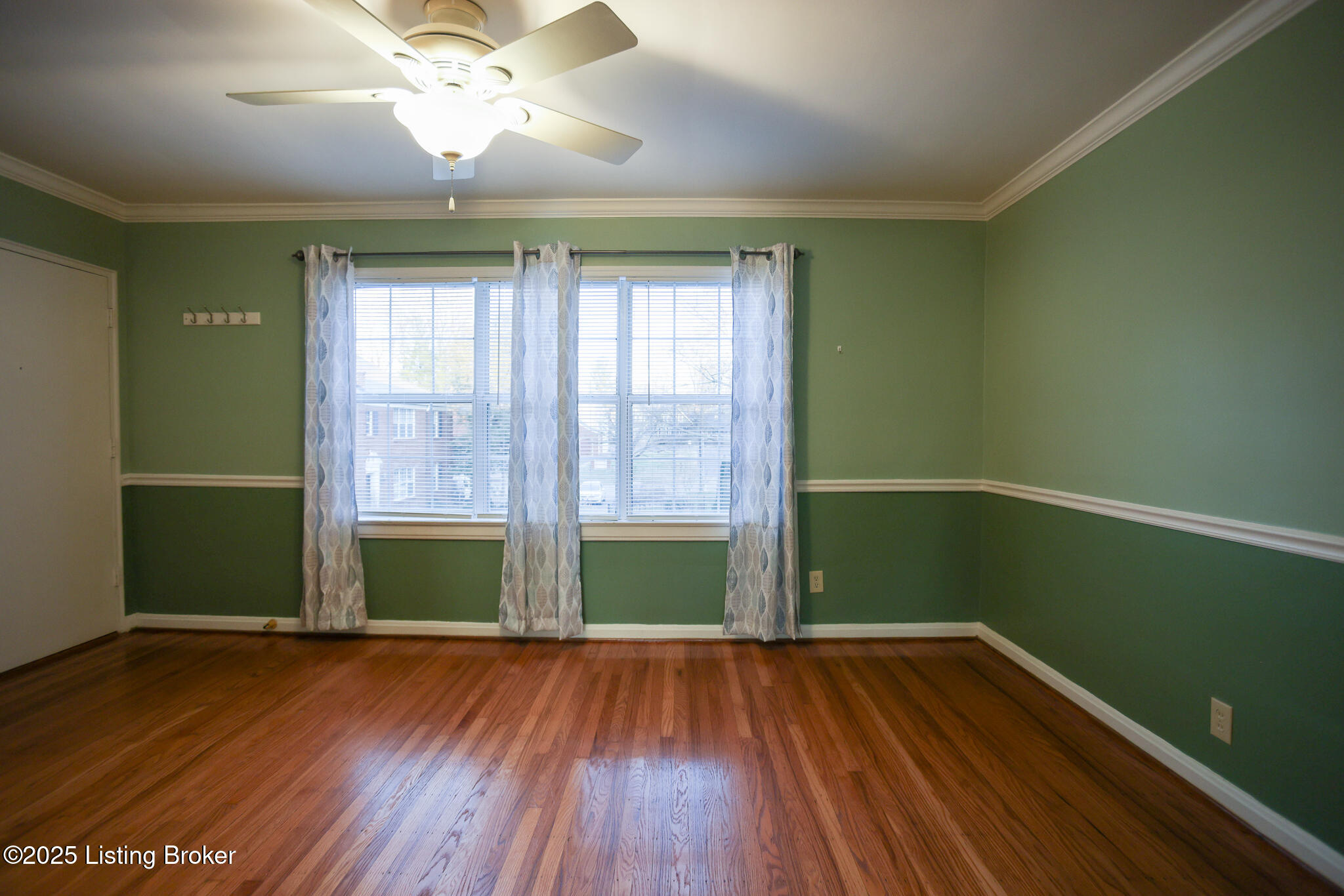 114 Crescent Ave D4