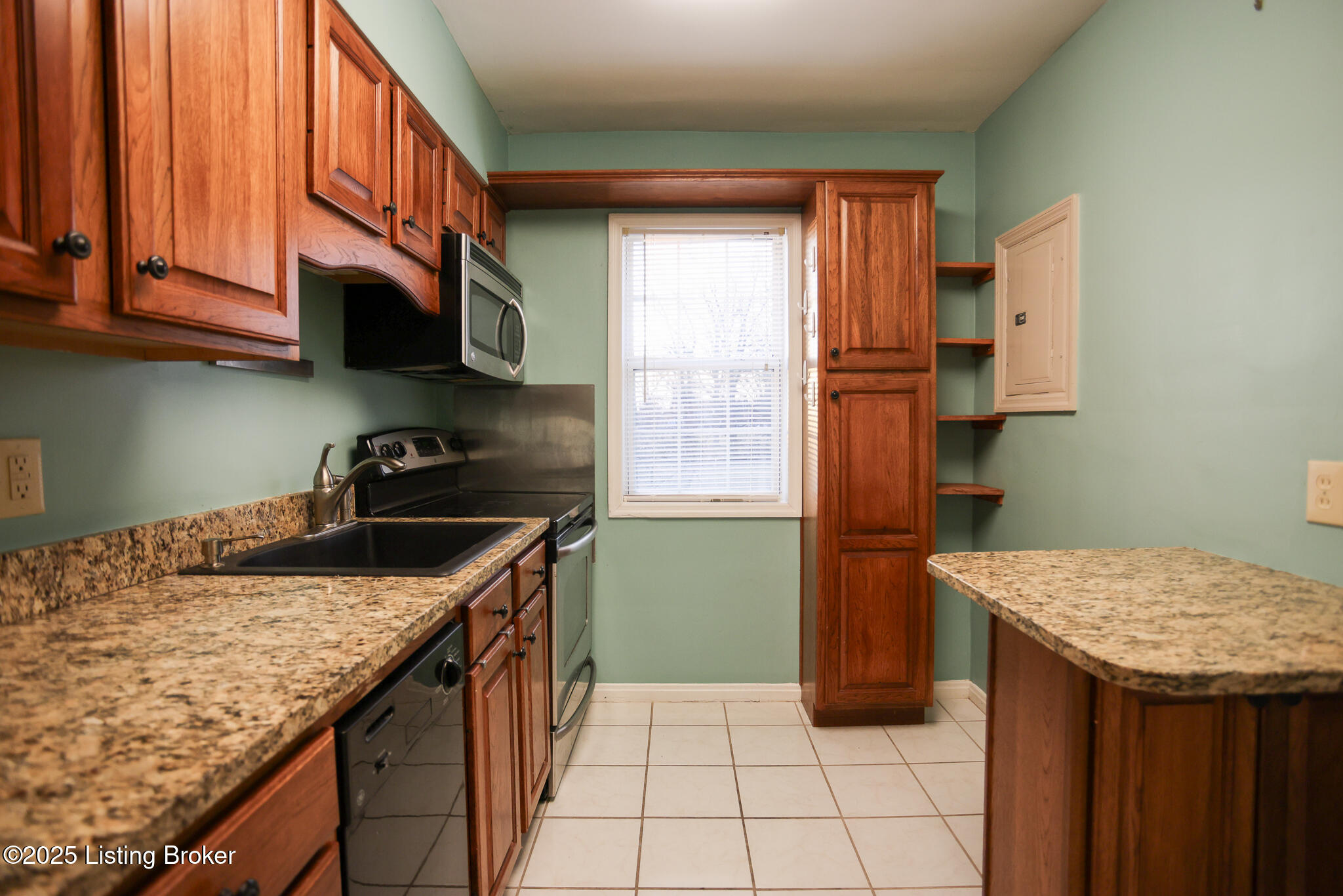 114 Crescent Ave D4
