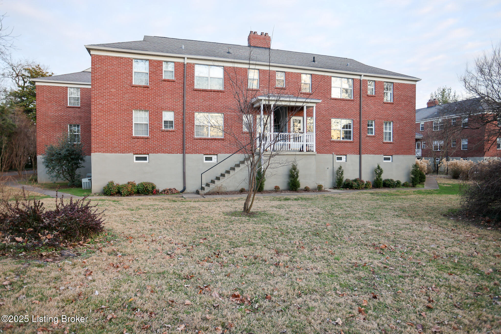 114 Crescent Ave D4