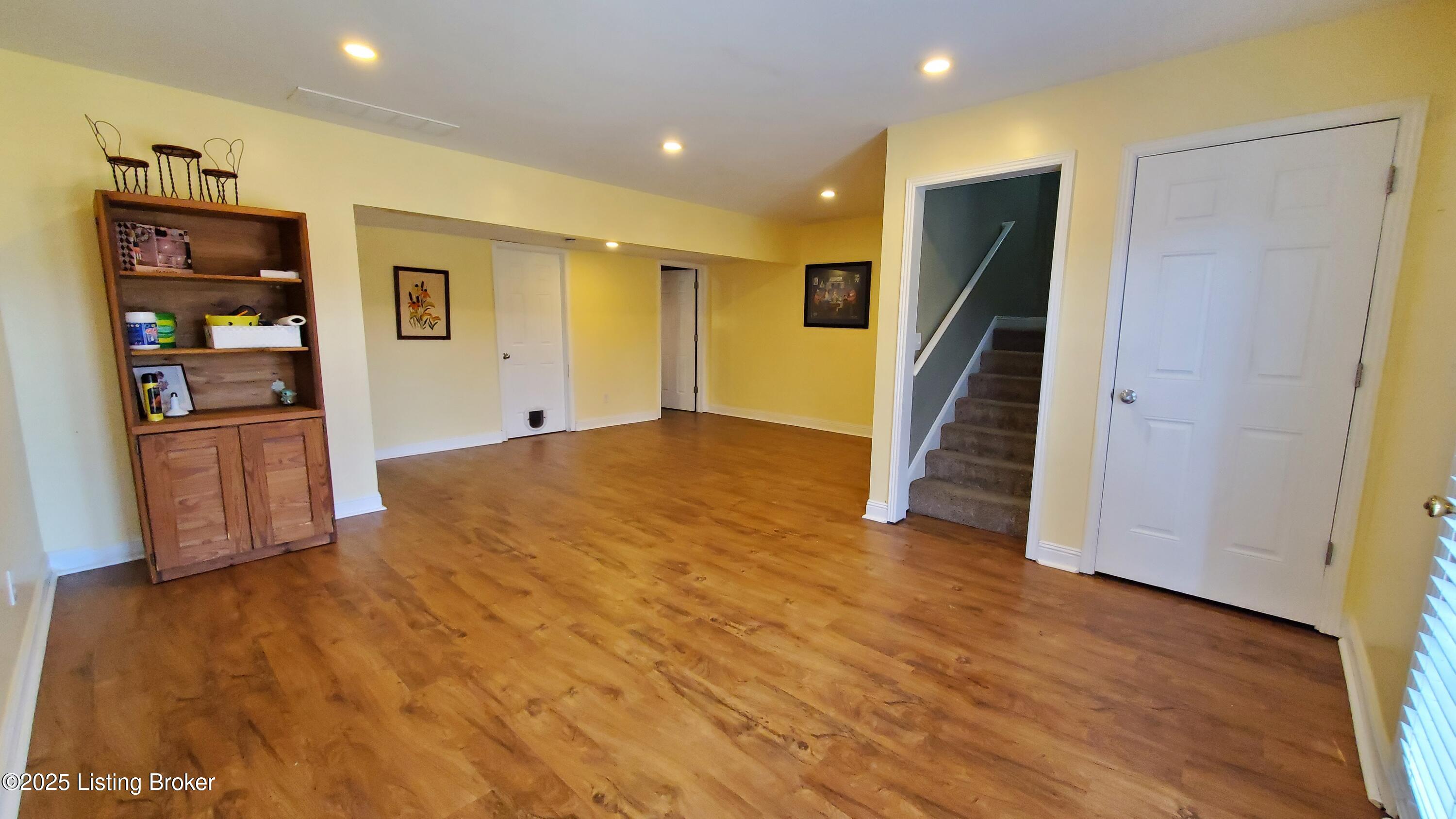 106 Lexington Ct