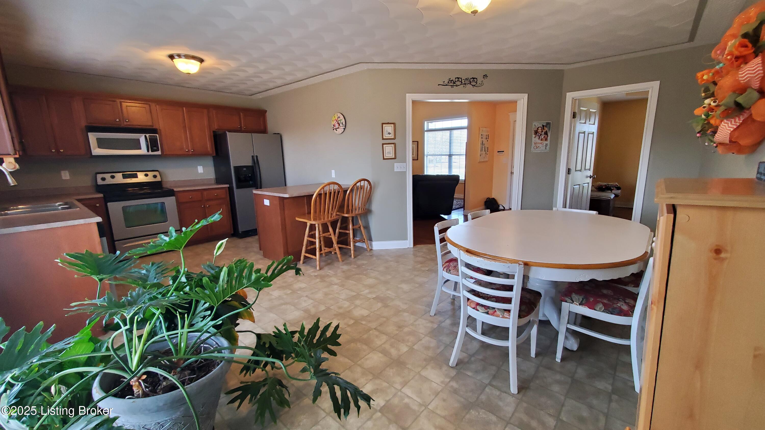 106 Lexington Ct