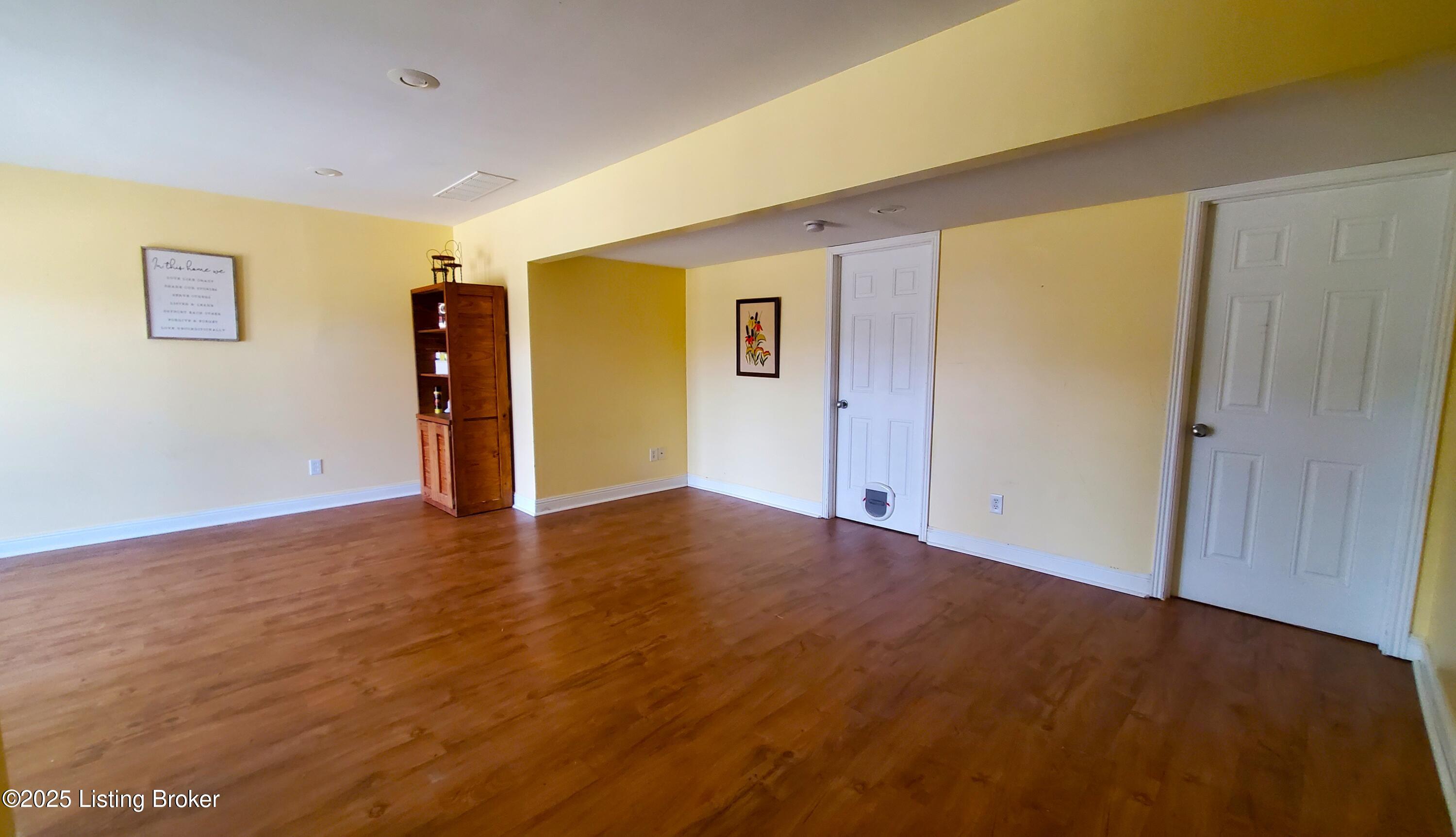 106 Lexington Ct