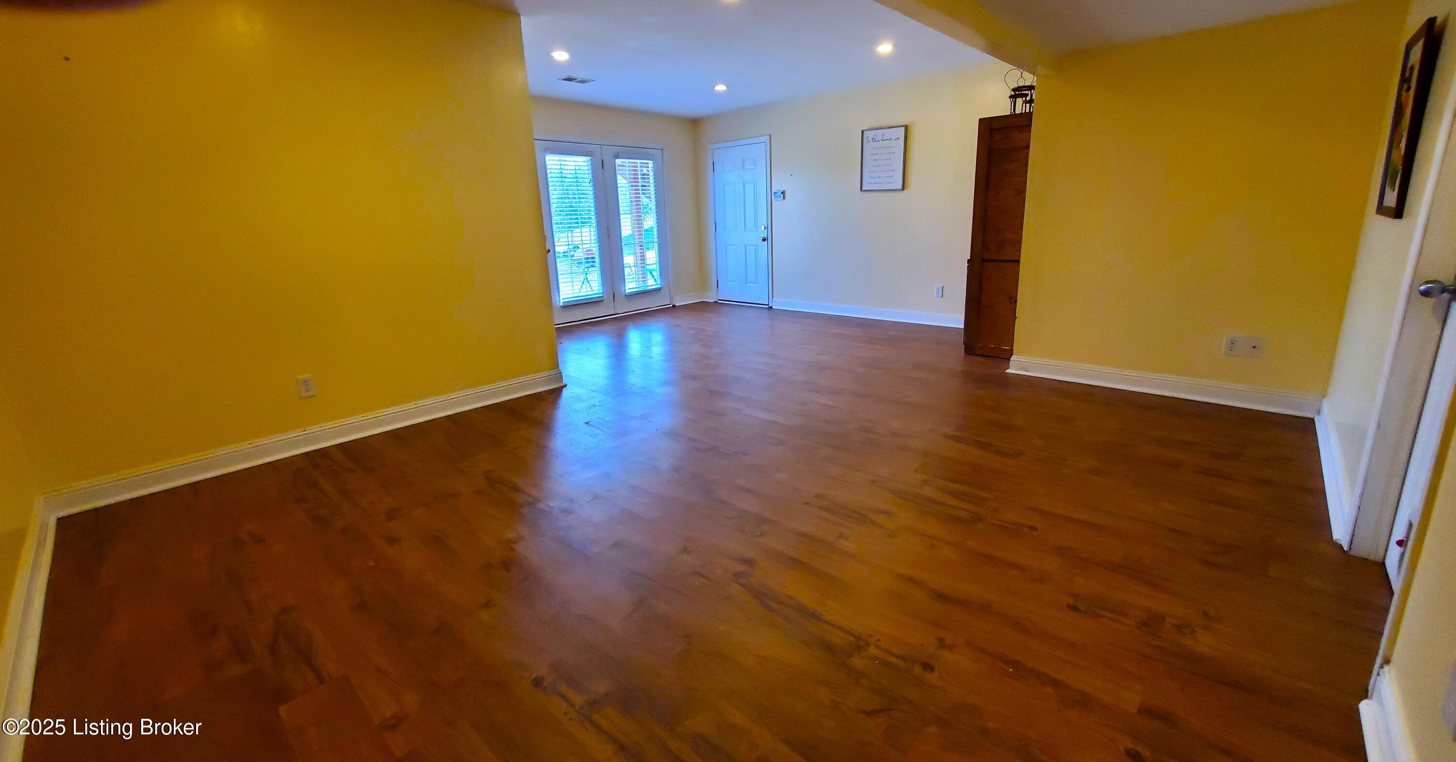 106 Lexington Ct