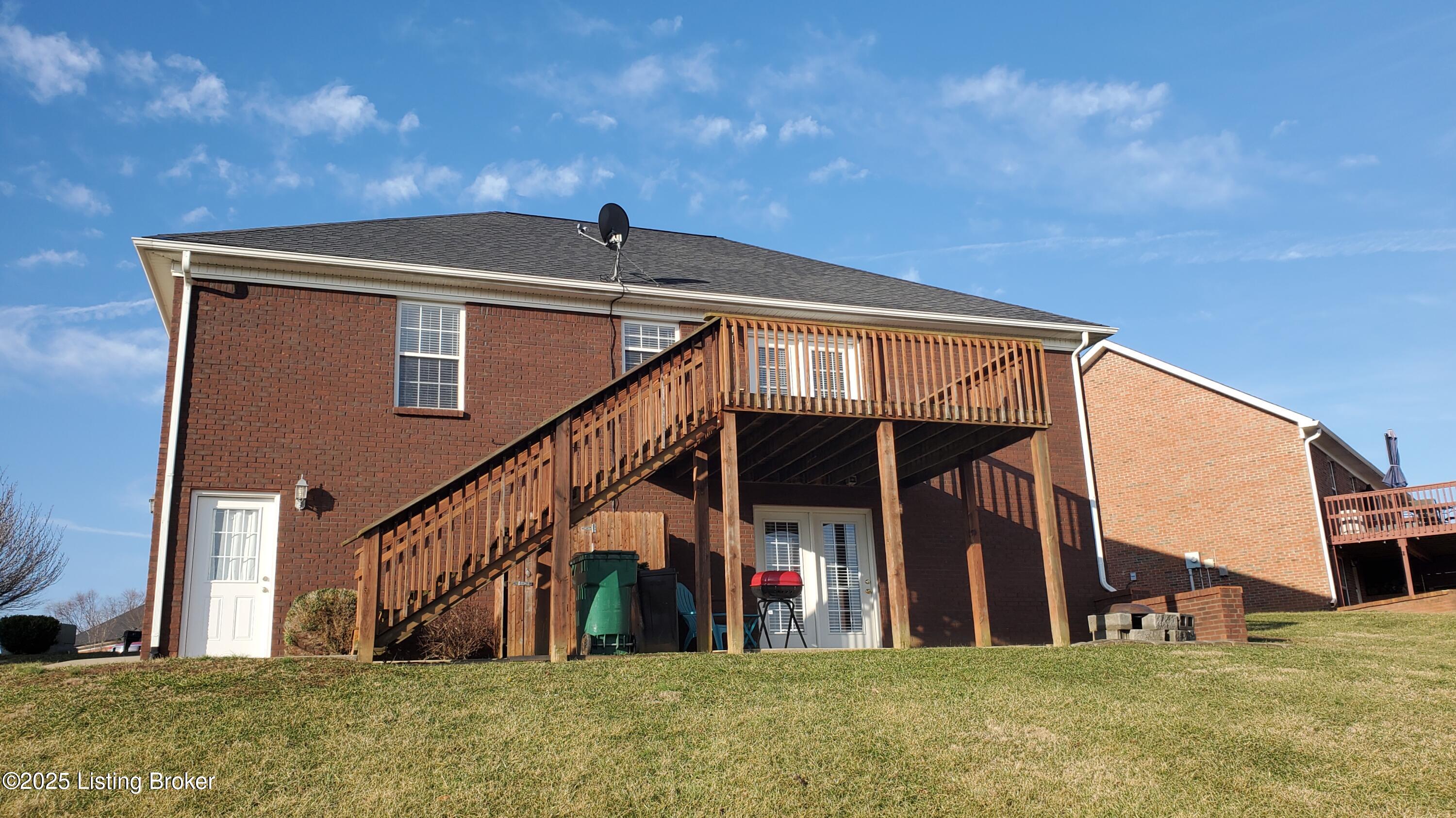 106 Lexington Ct