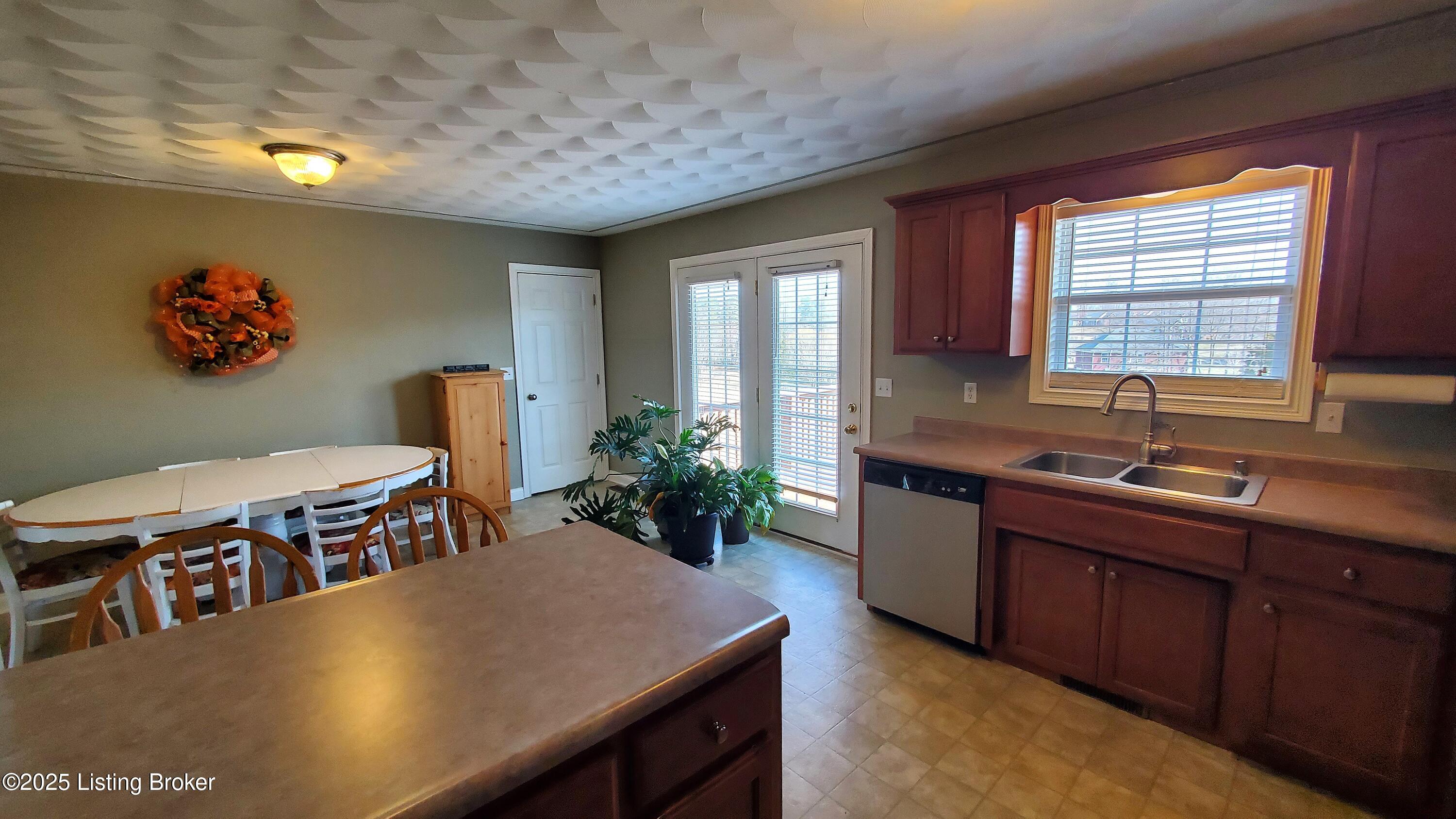 106 Lexington Ct