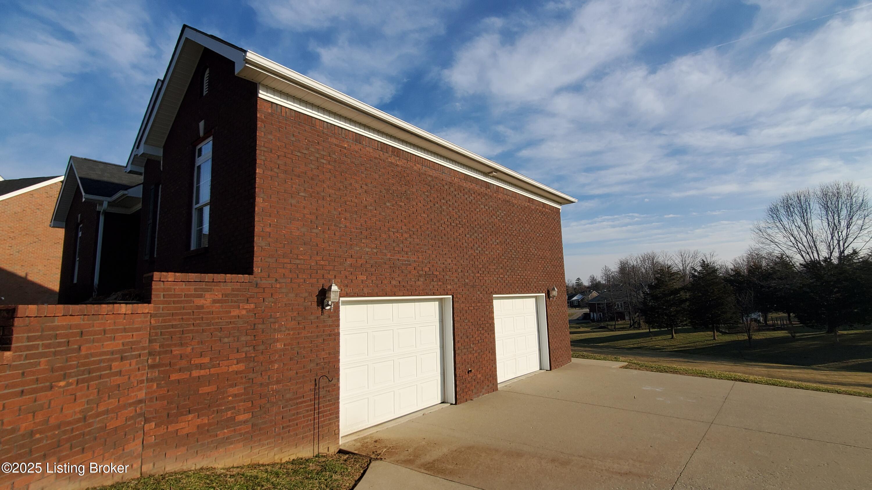 106 Lexington Ct