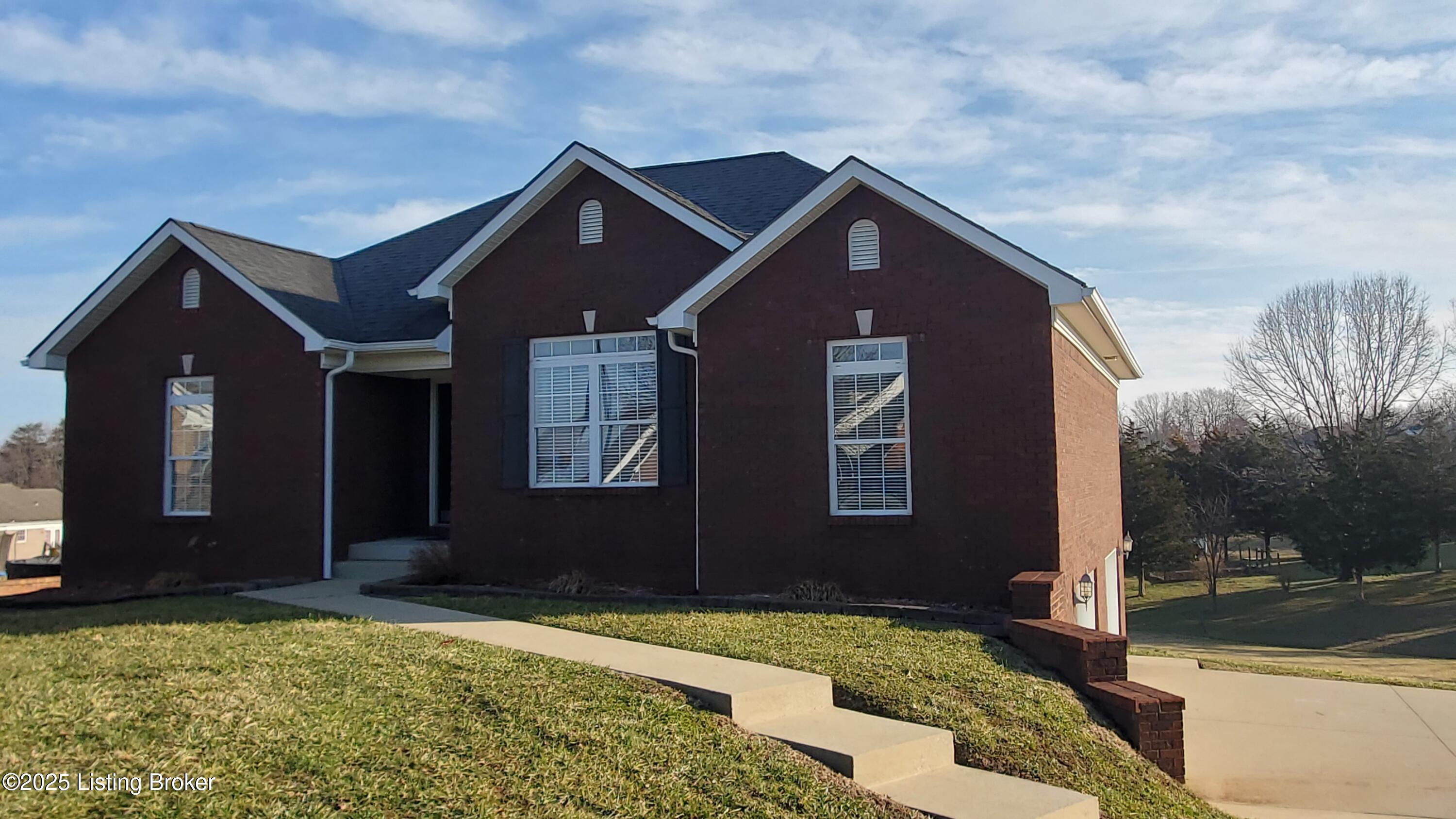 106 Lexington Ct
