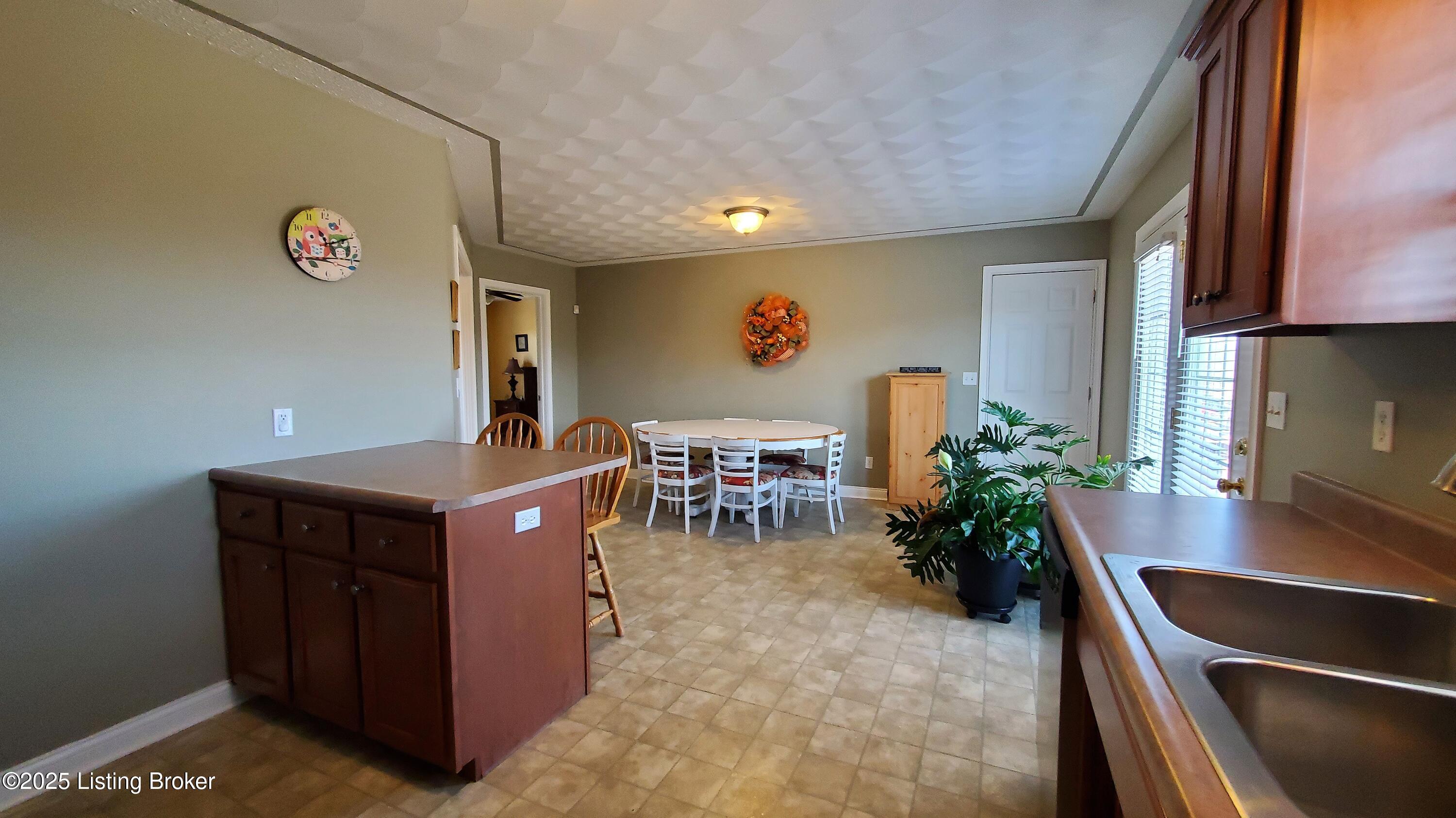106 Lexington Ct
