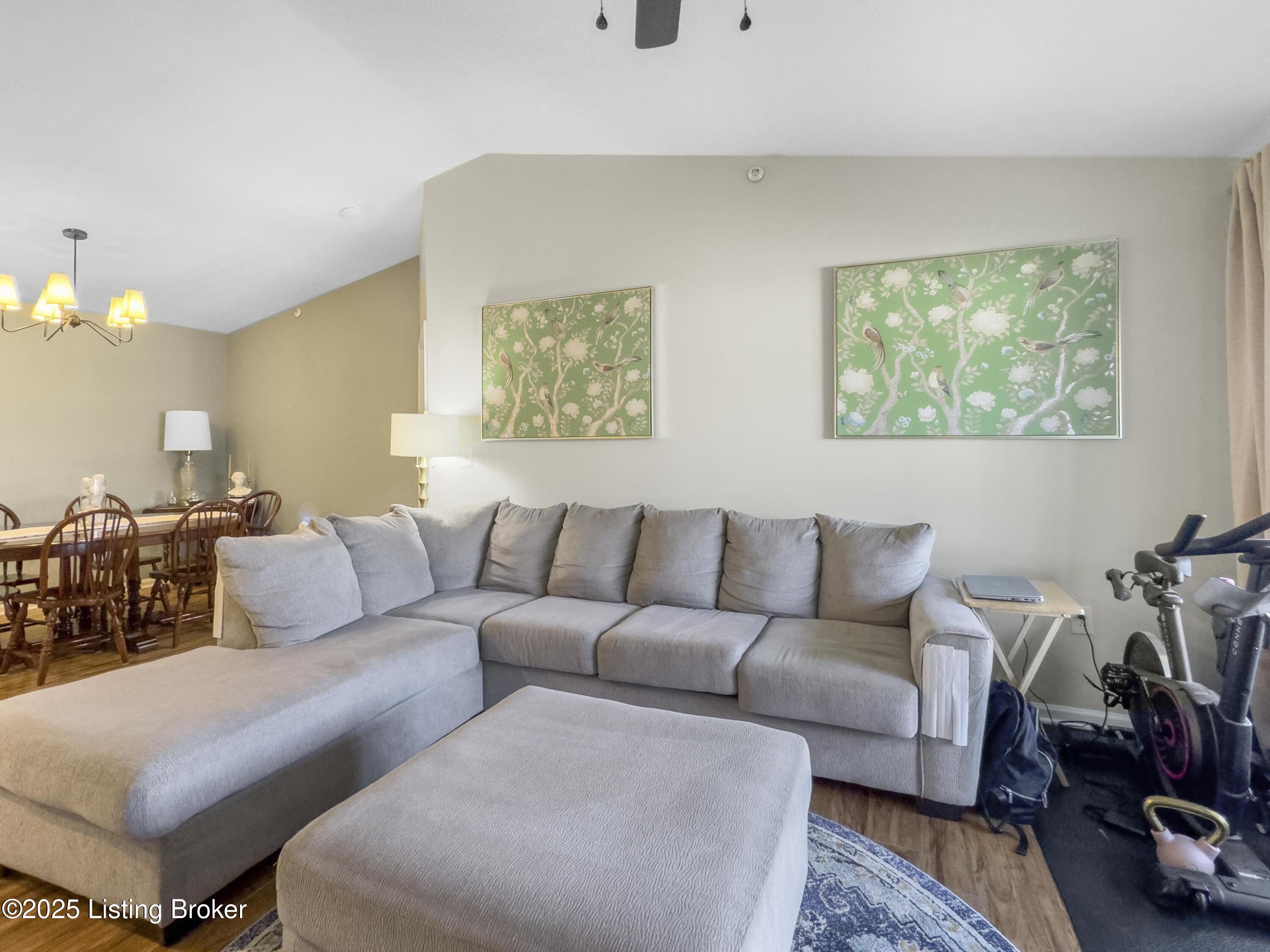3903 Yardley Ct 310