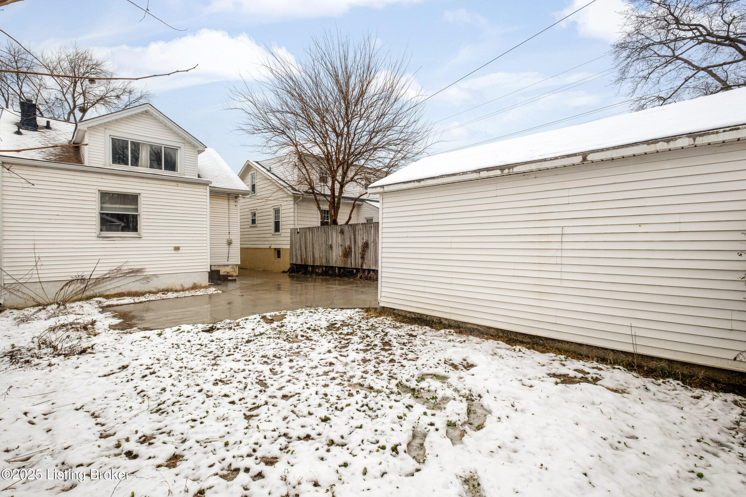 642 Ervay Ave