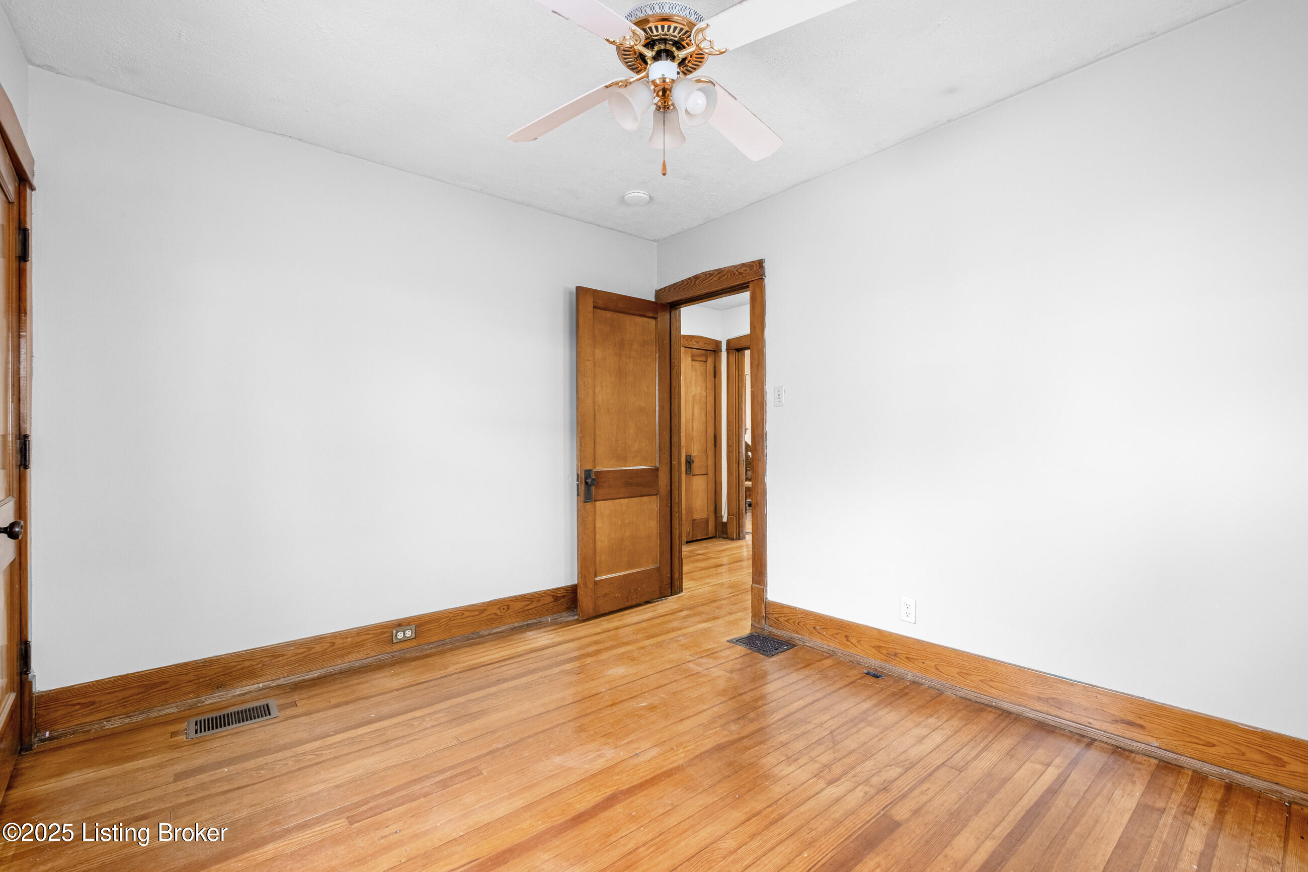 642 Ervay Ave