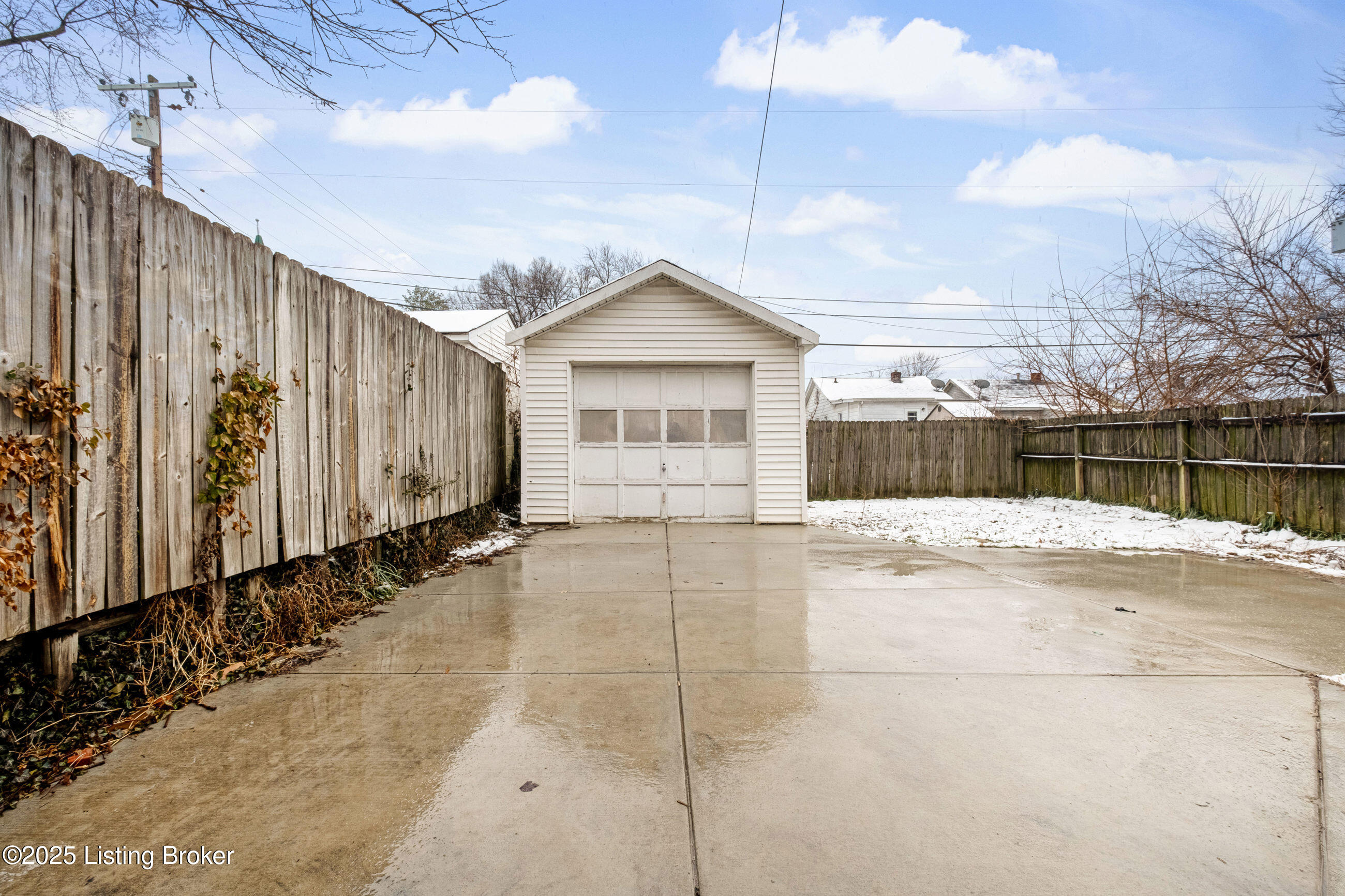 642 Ervay Ave