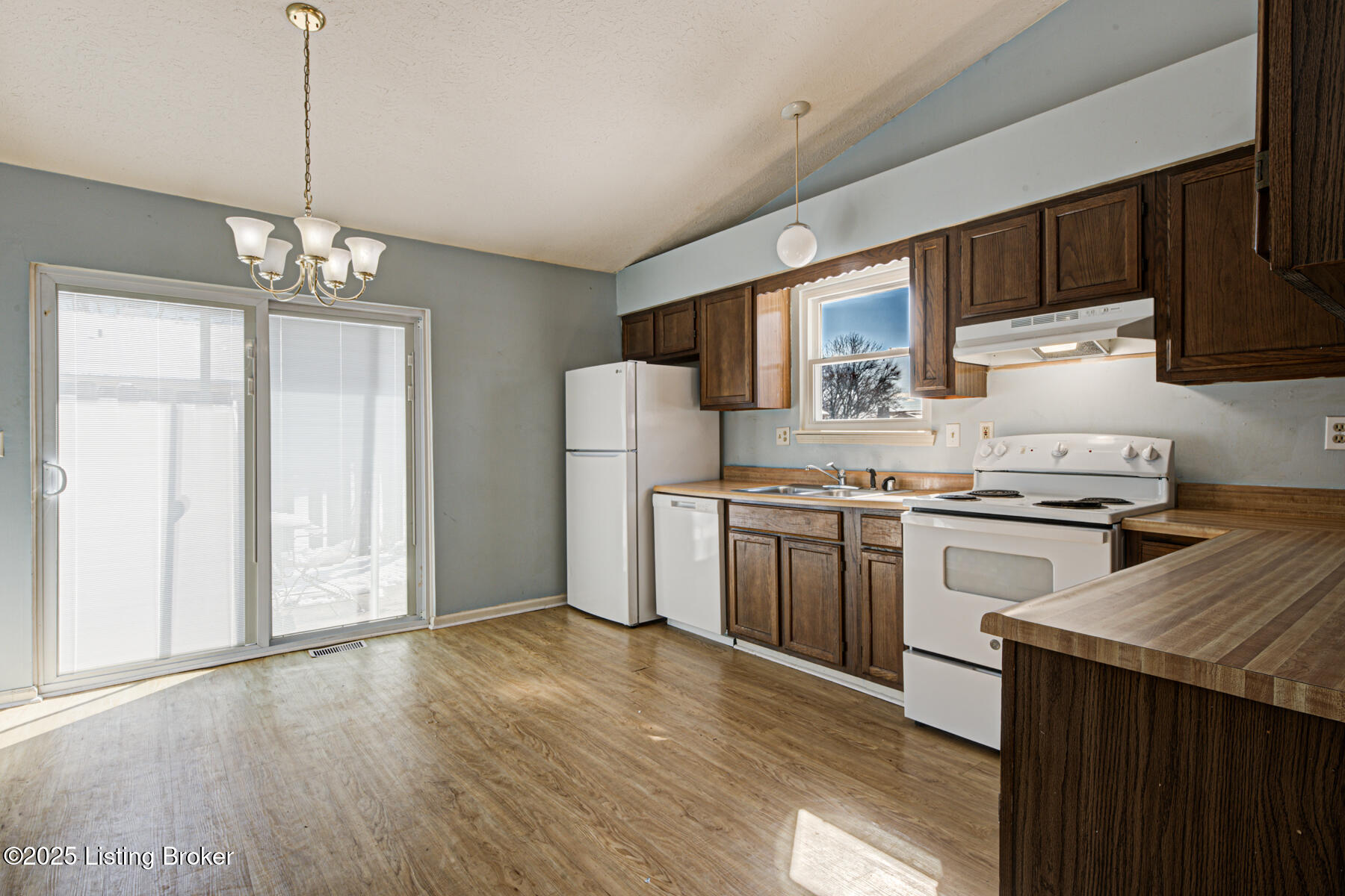 3753-3755 Chamberlain Ct
