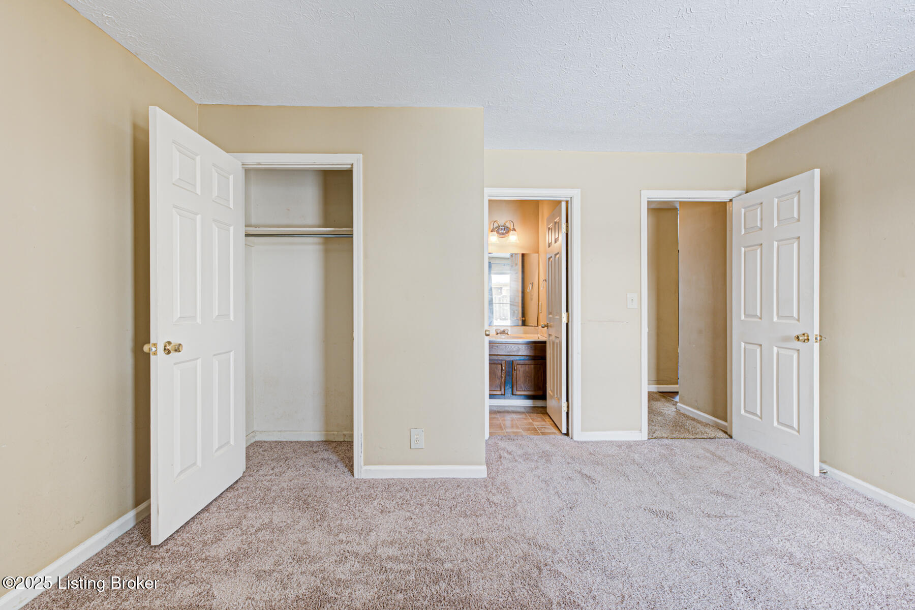 3753-3755 Chamberlain Ct