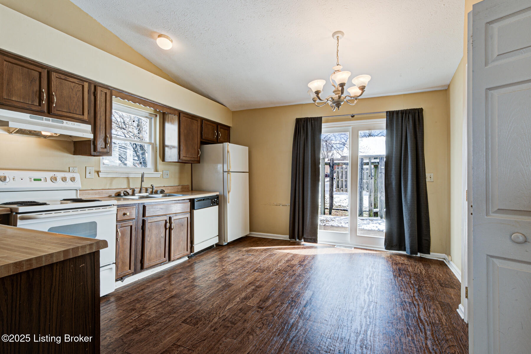 3753-3755 Chamberlain Ct